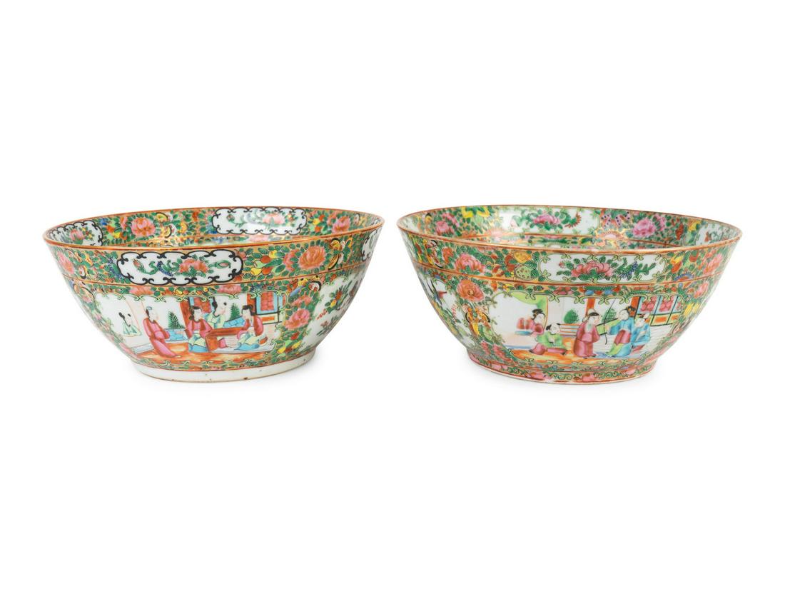 A Pair of Chinese Export Gold Medallion Bowls Height 4 (1 of 3)