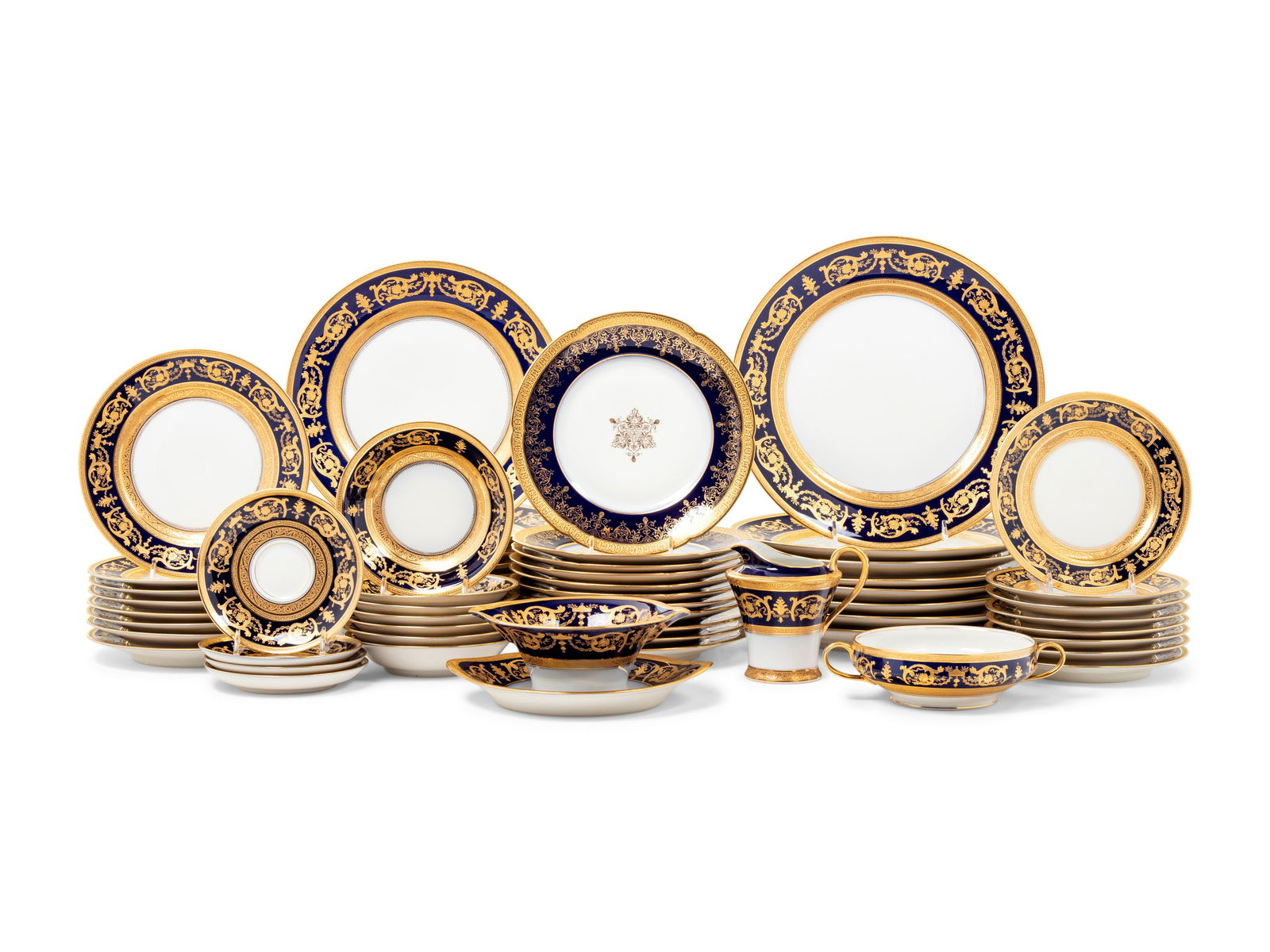 A Haviland Limoges Porcelain Dinner Service (1 of 3)