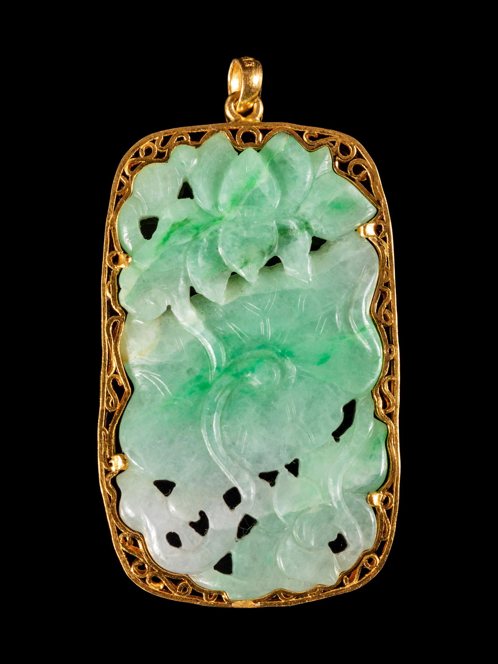 A Yellow Gold Mounted Apple Green Jadeite Pendant (1 of 2)