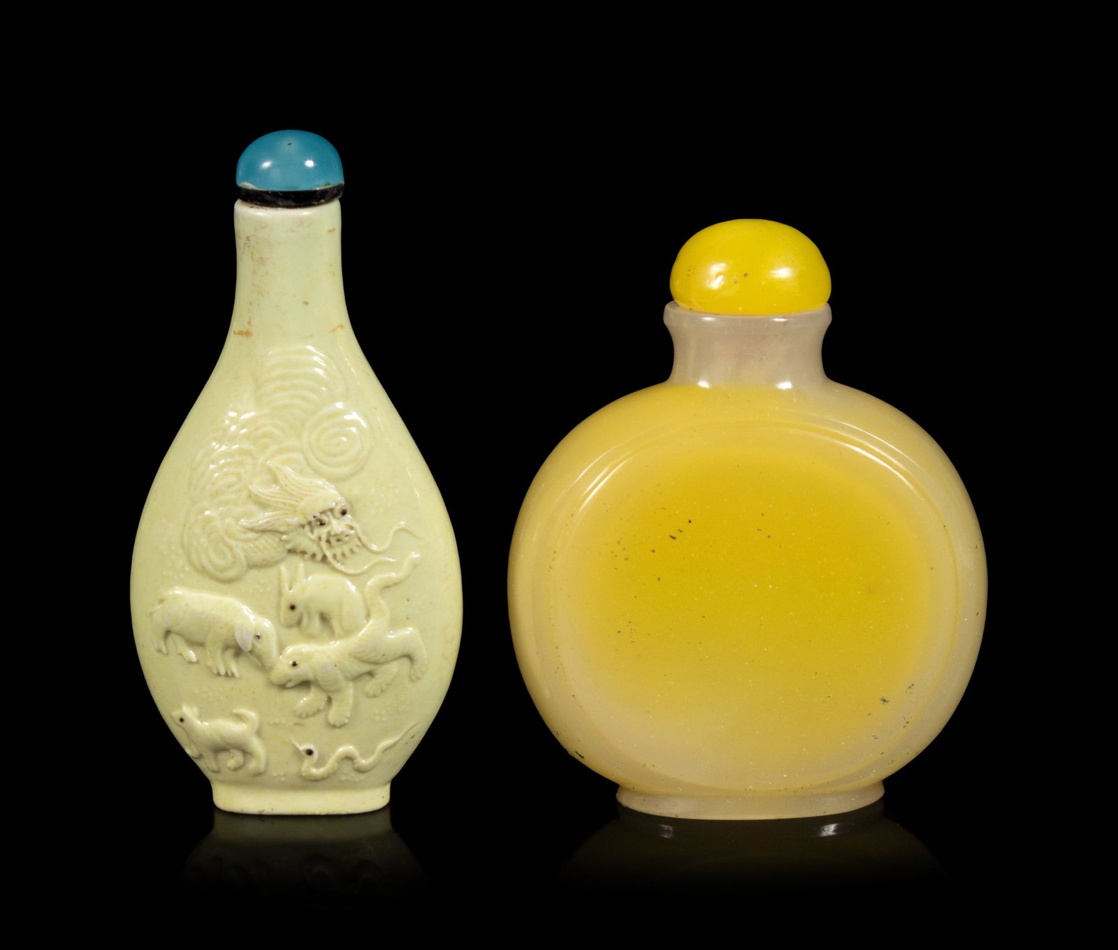 Two Chinese Snuff Bottles (1 of 7)