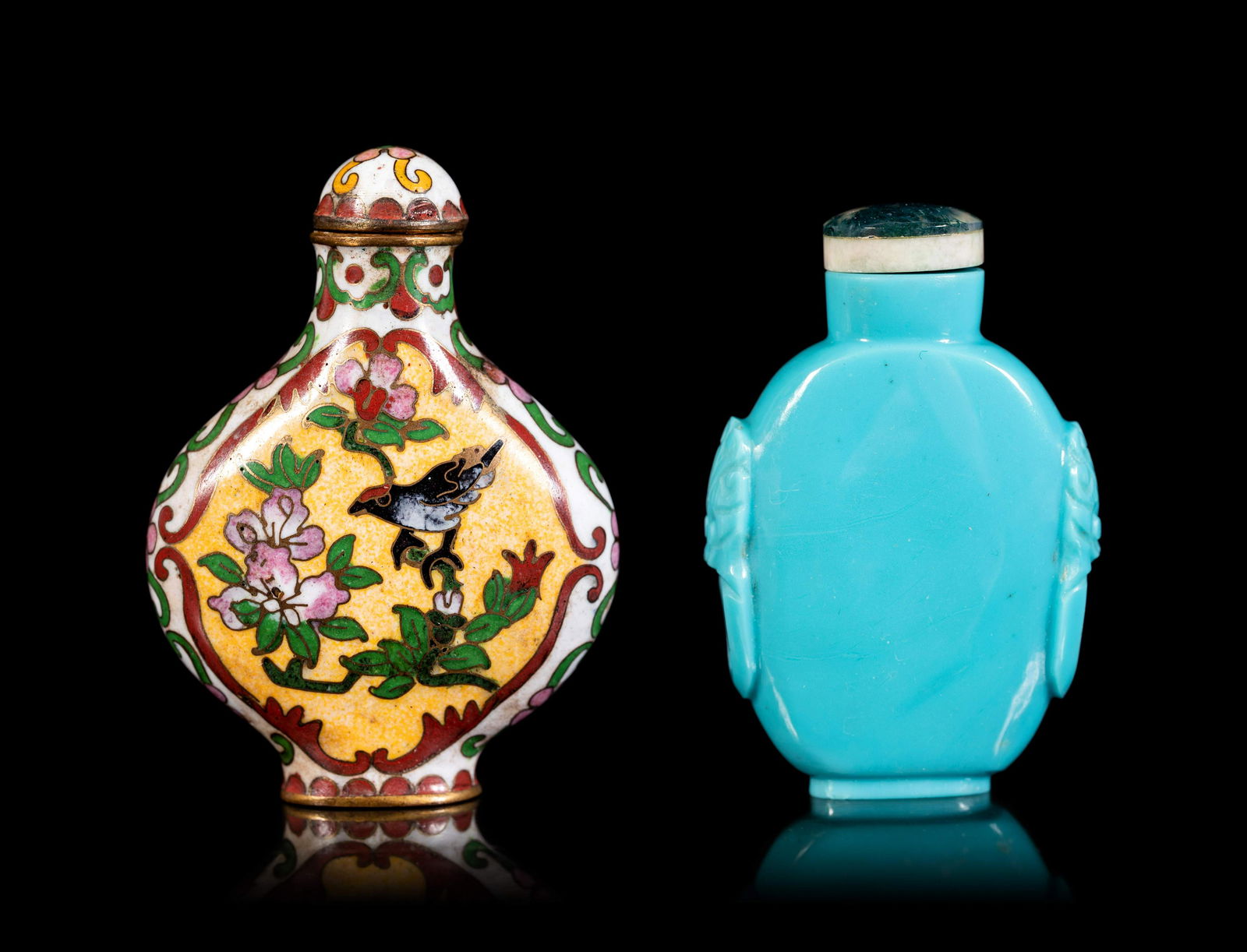 Two Chinese Snuff Bottles (1 of 4)