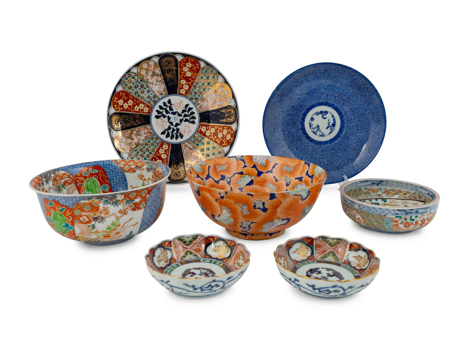 A Collection of Seven Japanese Porcelain Wares Diameter (1 of 5)