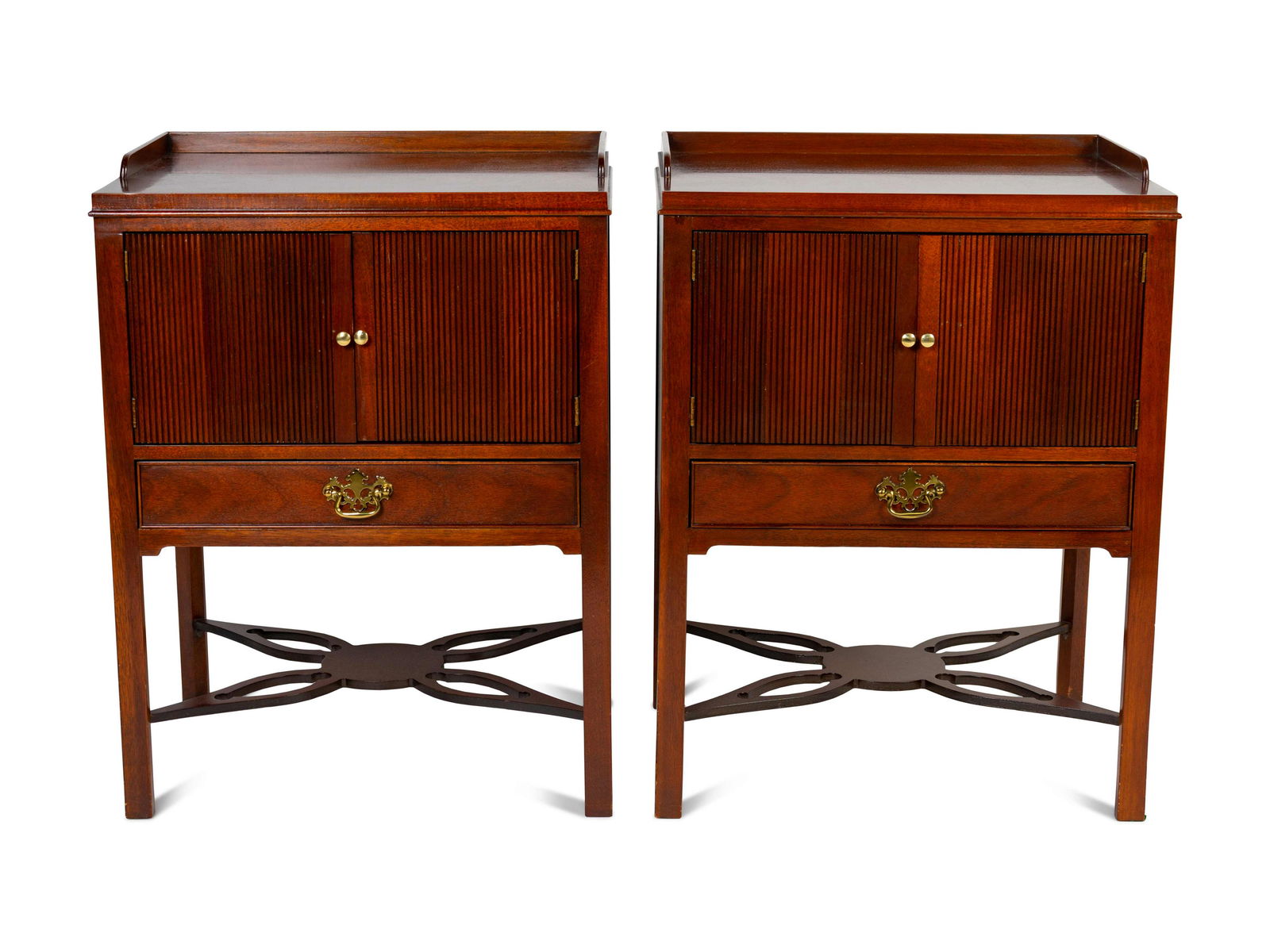A Pair of Baker Mahogany End Tables Height 29 x width (1 of 4)