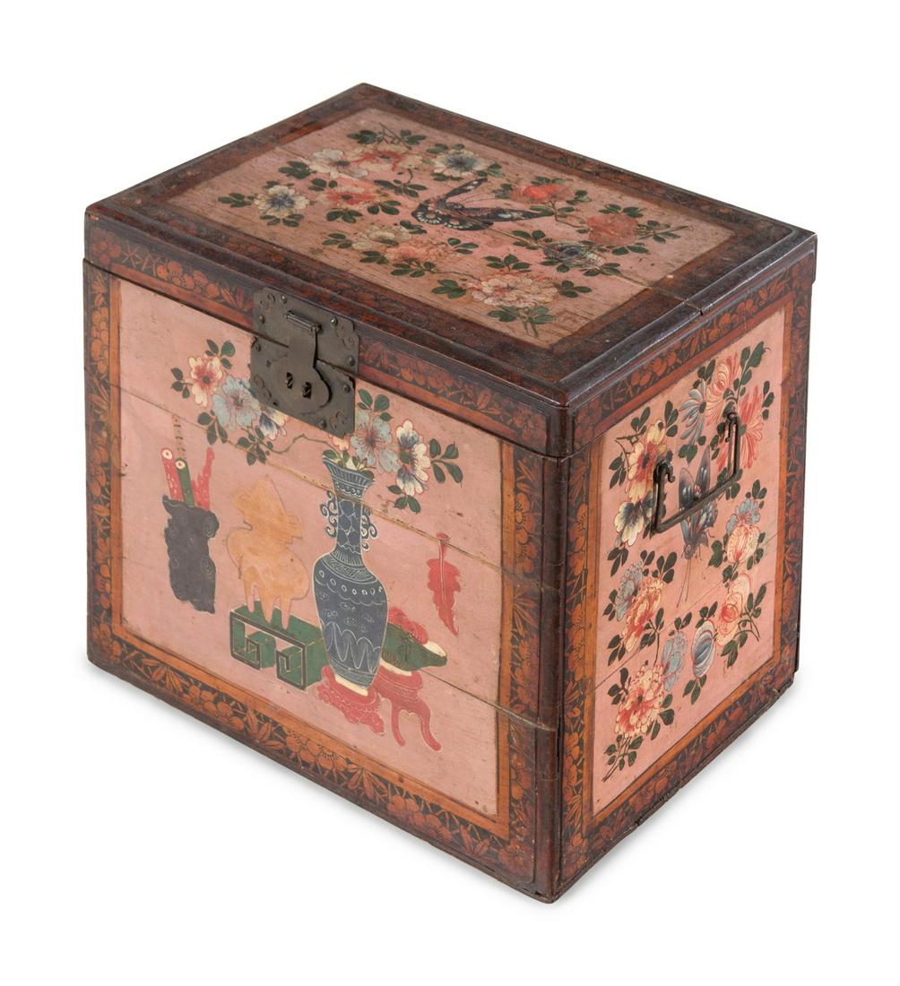 A Chinese Export Painted Box (1 of 6)