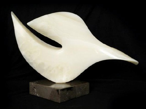 Leonardo Nierman, (Mexican, b. 1932), Seagull: Leonardo Nierman (Mexican, b. 1932) Seagull onyx sculpture signed (lower edge) Height 11 1/4 inches.