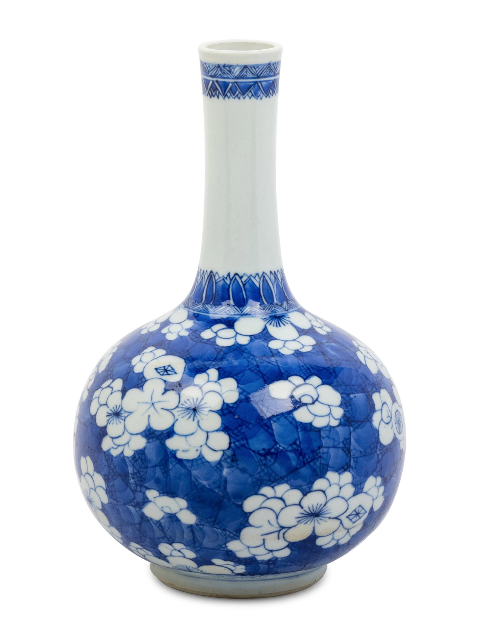 A Blue and White Porcelain Hawthorne Pattern Bottle (1 of 4)