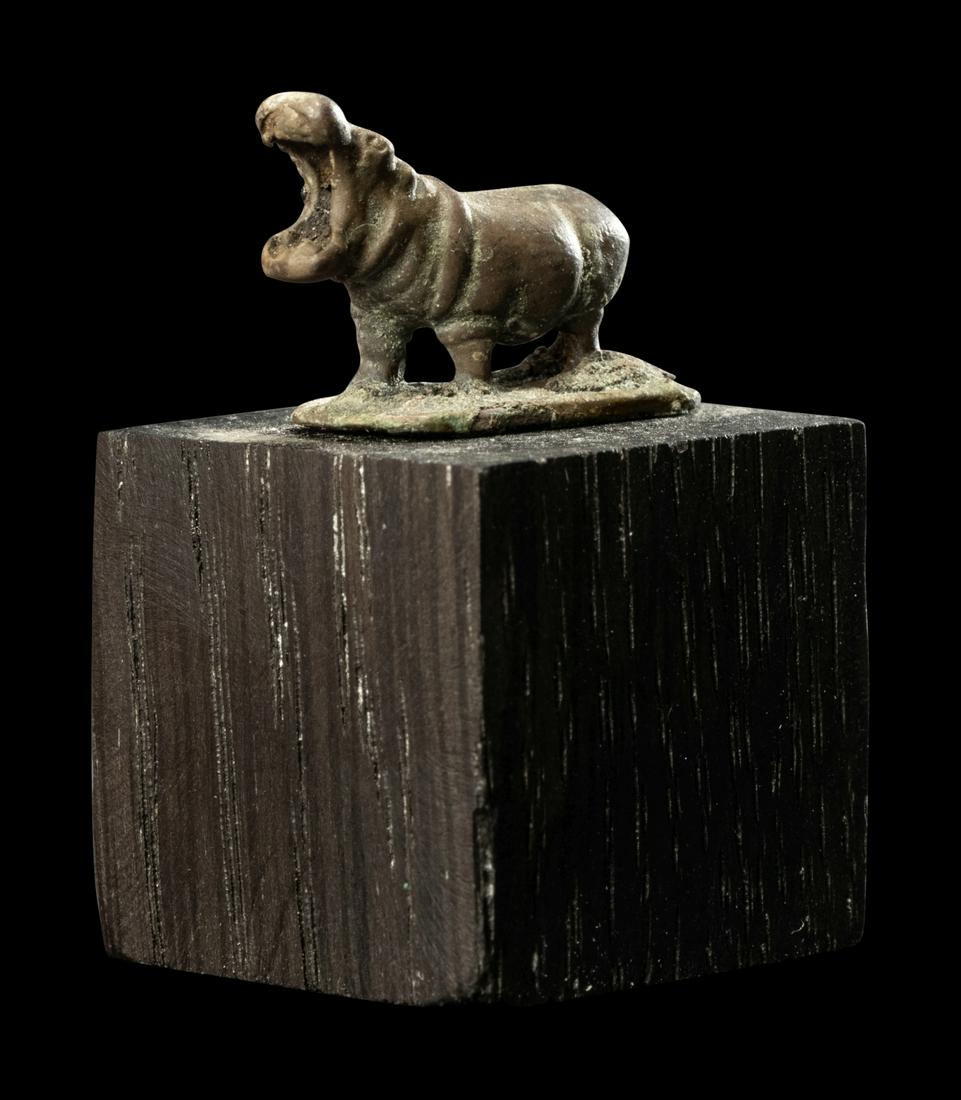 An Egyptian Silver Hippopotamus Height 3/4 inches (2 (1 of 4)