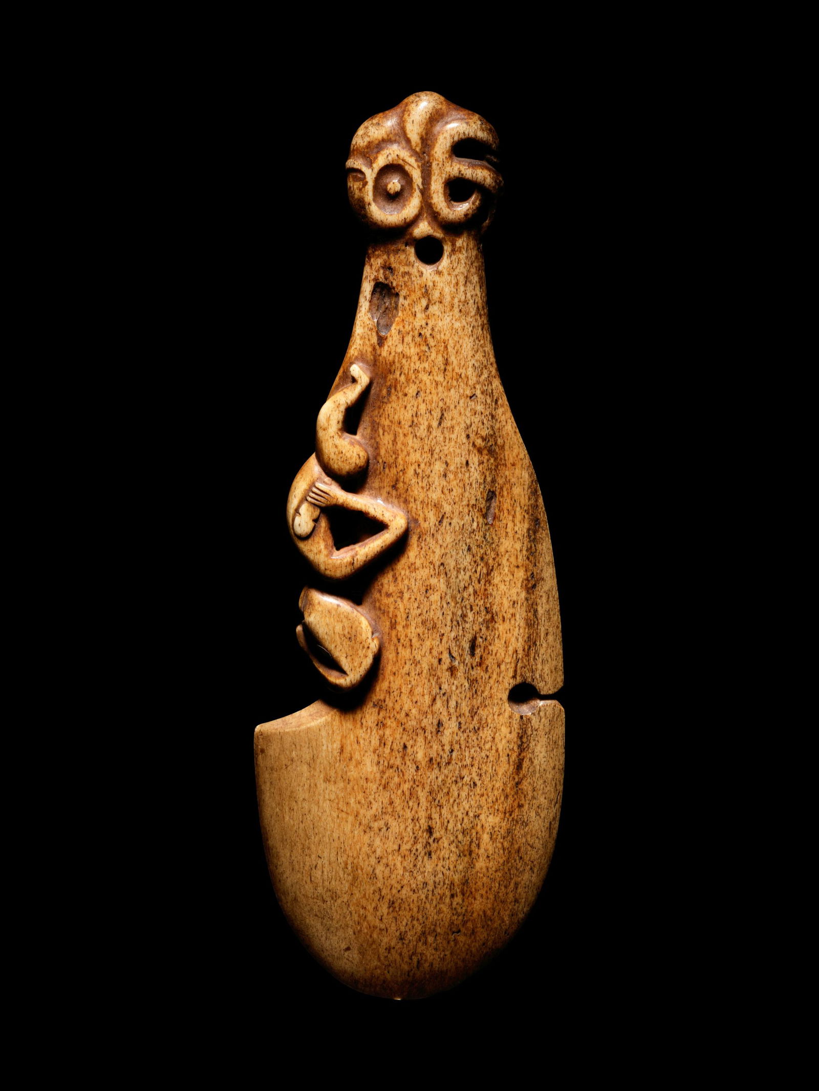 A Maori War Club Paddle Length 14 inches (35 cm). (1 of 4)