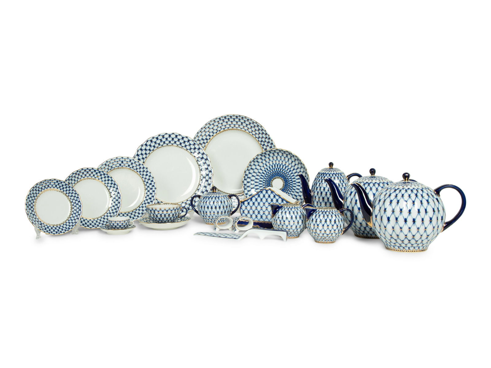 A Lomonosov Porcelain Dinner Service Diameter of dinner (1 of 2)