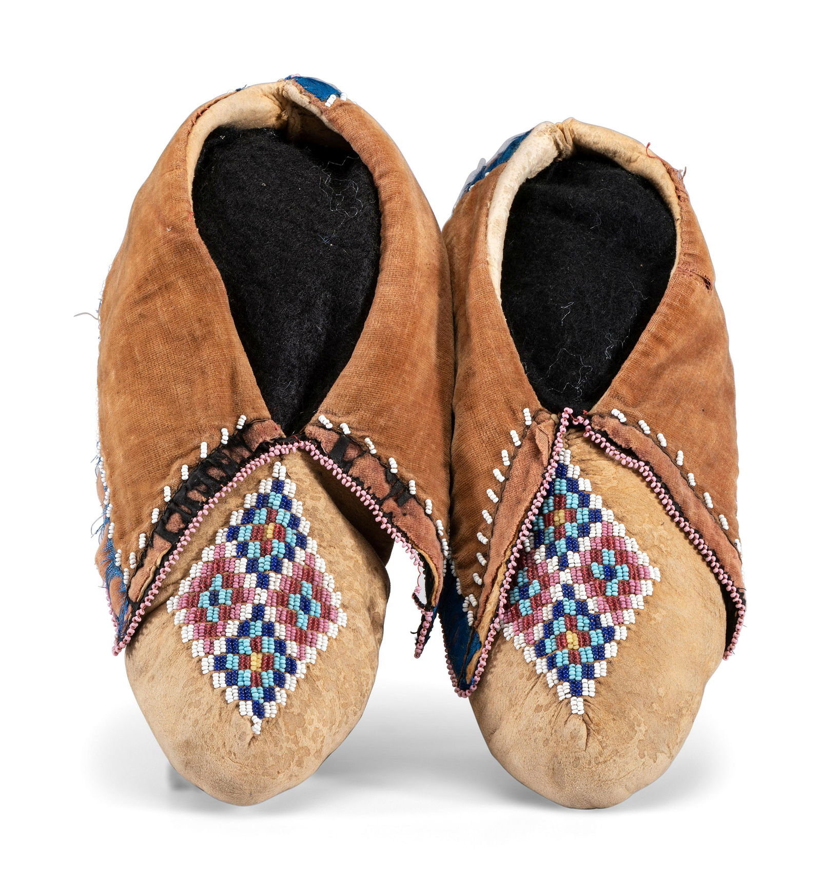 Haudenosaunee Beaded Hide Moccasins (1 of 6)