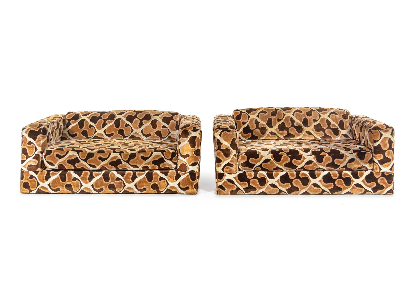 Milo Baughman (American, 1923-2003) Pair of Settees: Milo Baughman (American, 1923-2003) Pair of Settees Thayer Coggin, USA upholstery, wood manufacturer's fabric label Each: H 27 x W 69 x D 37 inches.