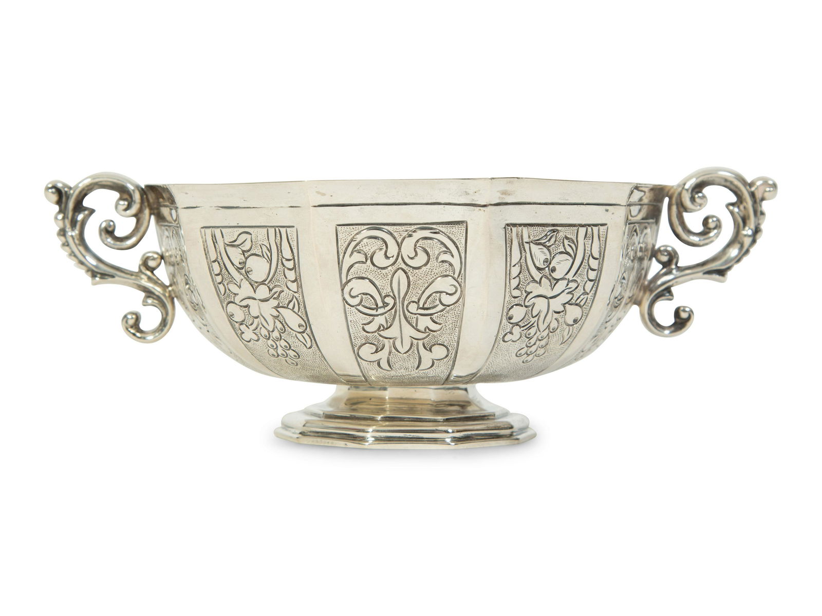 A Mexican .925 Silver Two-Handle Hand Hammered Bowl (1 of 4)