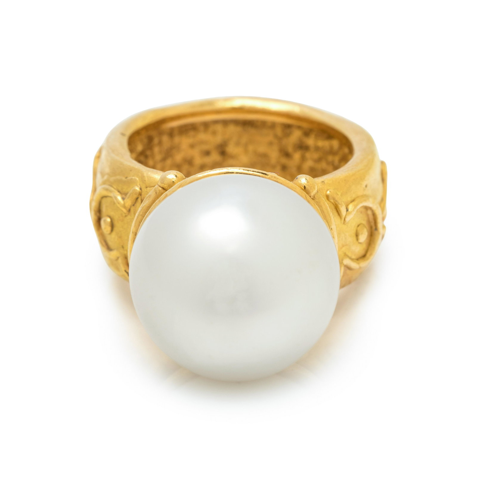 DENISE ROBERGE, HIGH KARAT GOLD AND CULTURED SOUTH SEA: DENISE ROBERGE, HIGH KARAT GOLD AND CULTURED SOUTH SEA PEARL RING Containing one South Sea pearl measuring approximately 14.60 mm in diameter. Ring size 5 1/4. Stamp: DENISE ROBERGE 22K. 15.35 dwt.