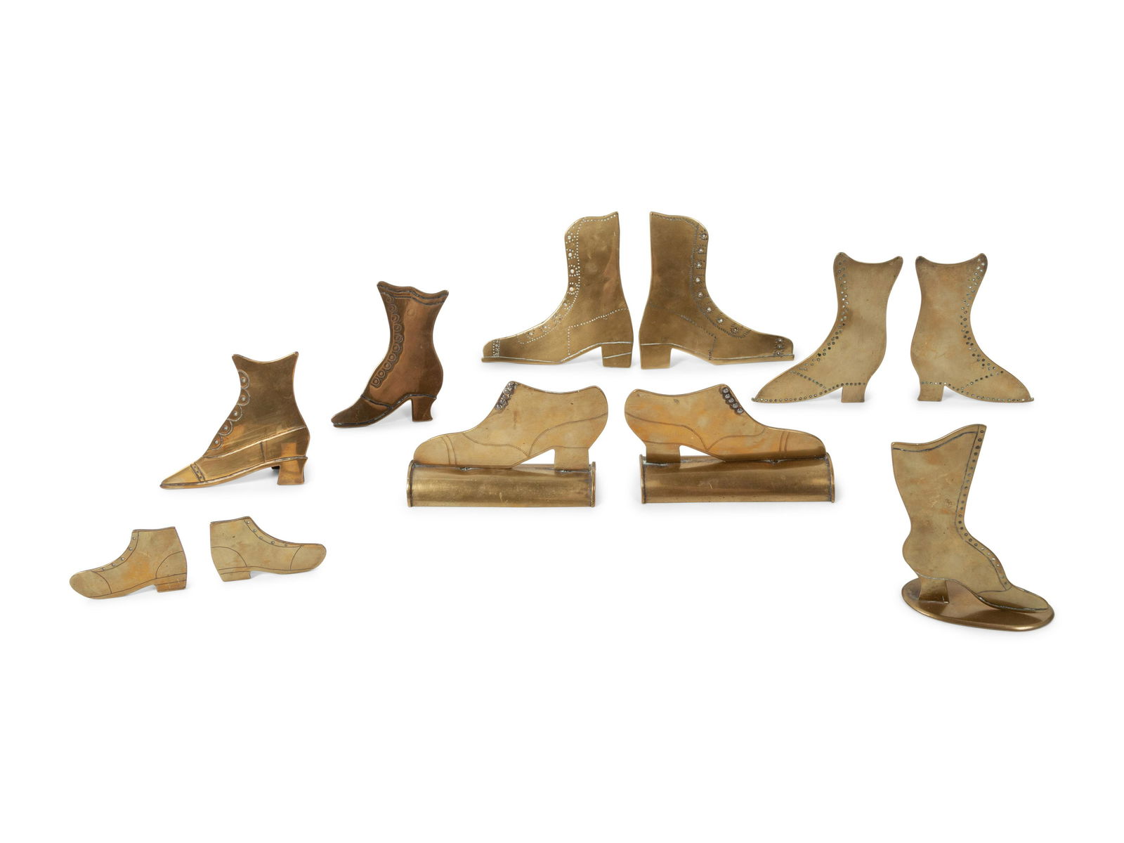 A Collection of Victorian Brass Boot Table Settings 11 (1 of 2)