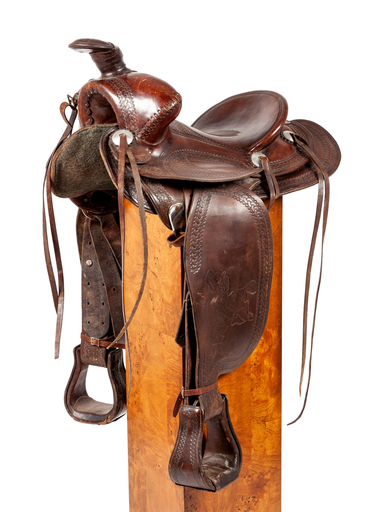  G.L. Lawrence Co. Tooled Roping Saddle 20th (1 of 4)