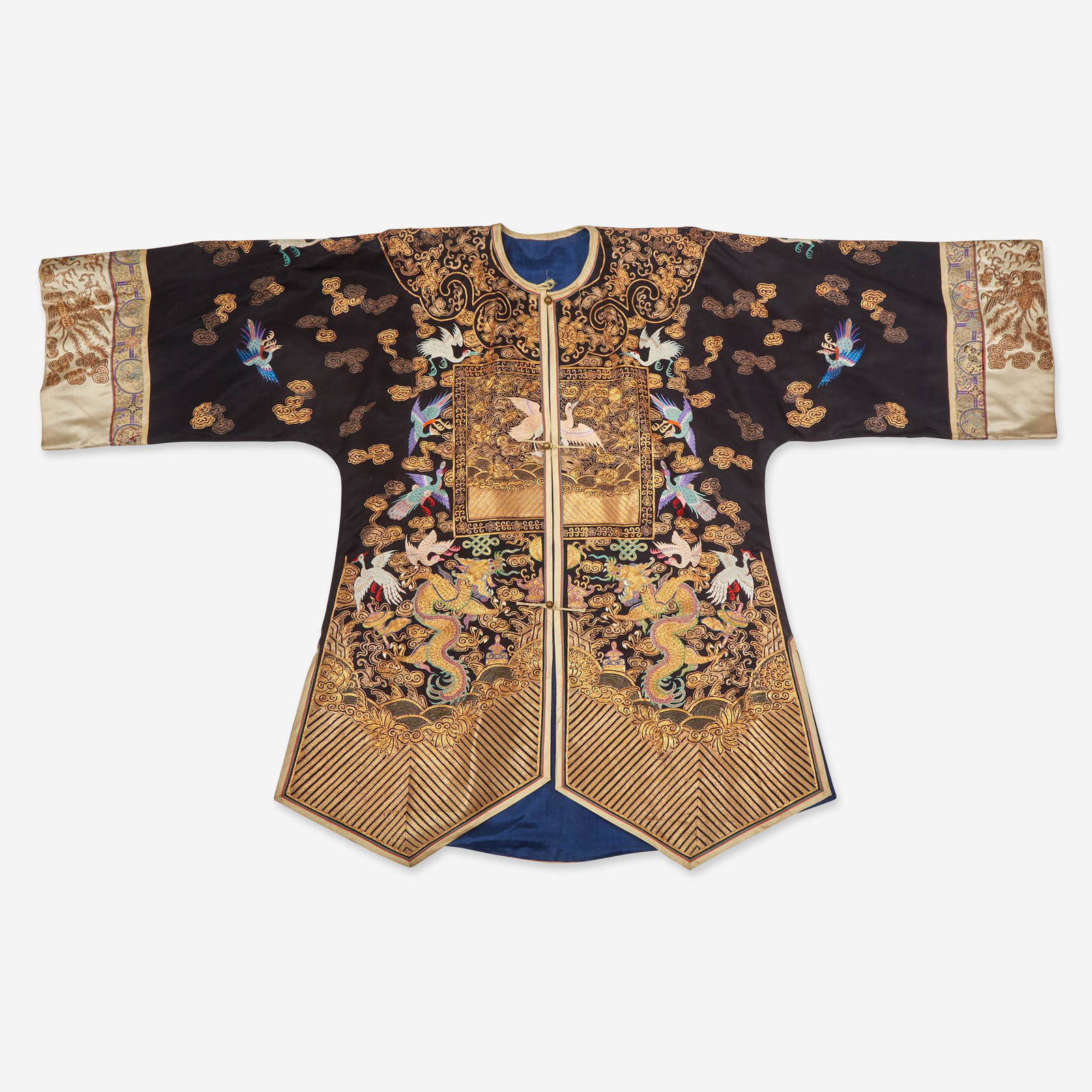 A Chinese finely-embroidered lady's surcoat 刺绣女史外套 Qing (1 of 4)