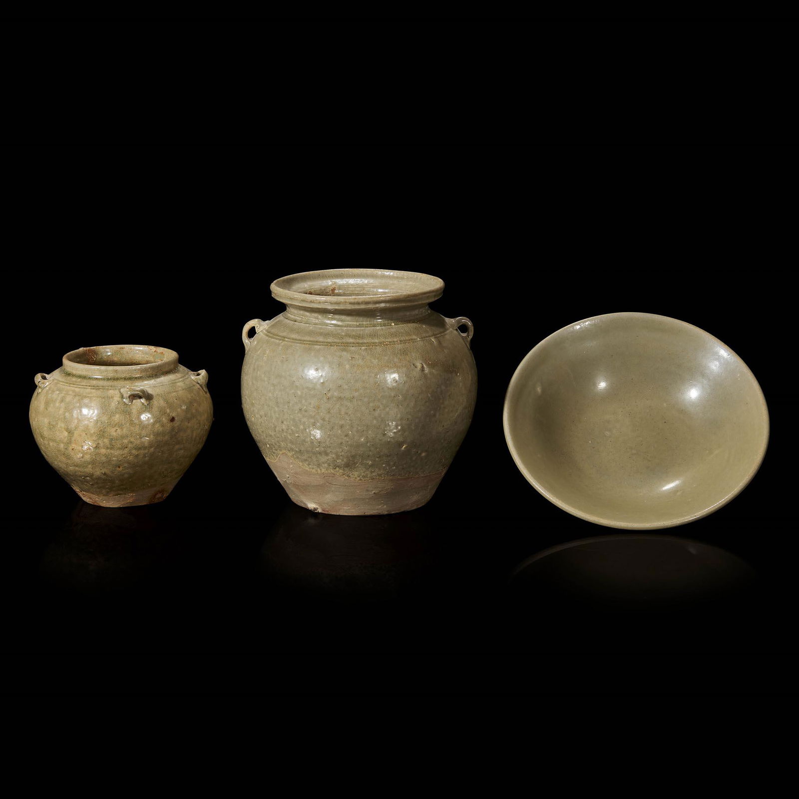 Two Chinese Yue celadon-glazed stoneware jars and a bowl 越窑青釉罐 (1 of 3)
