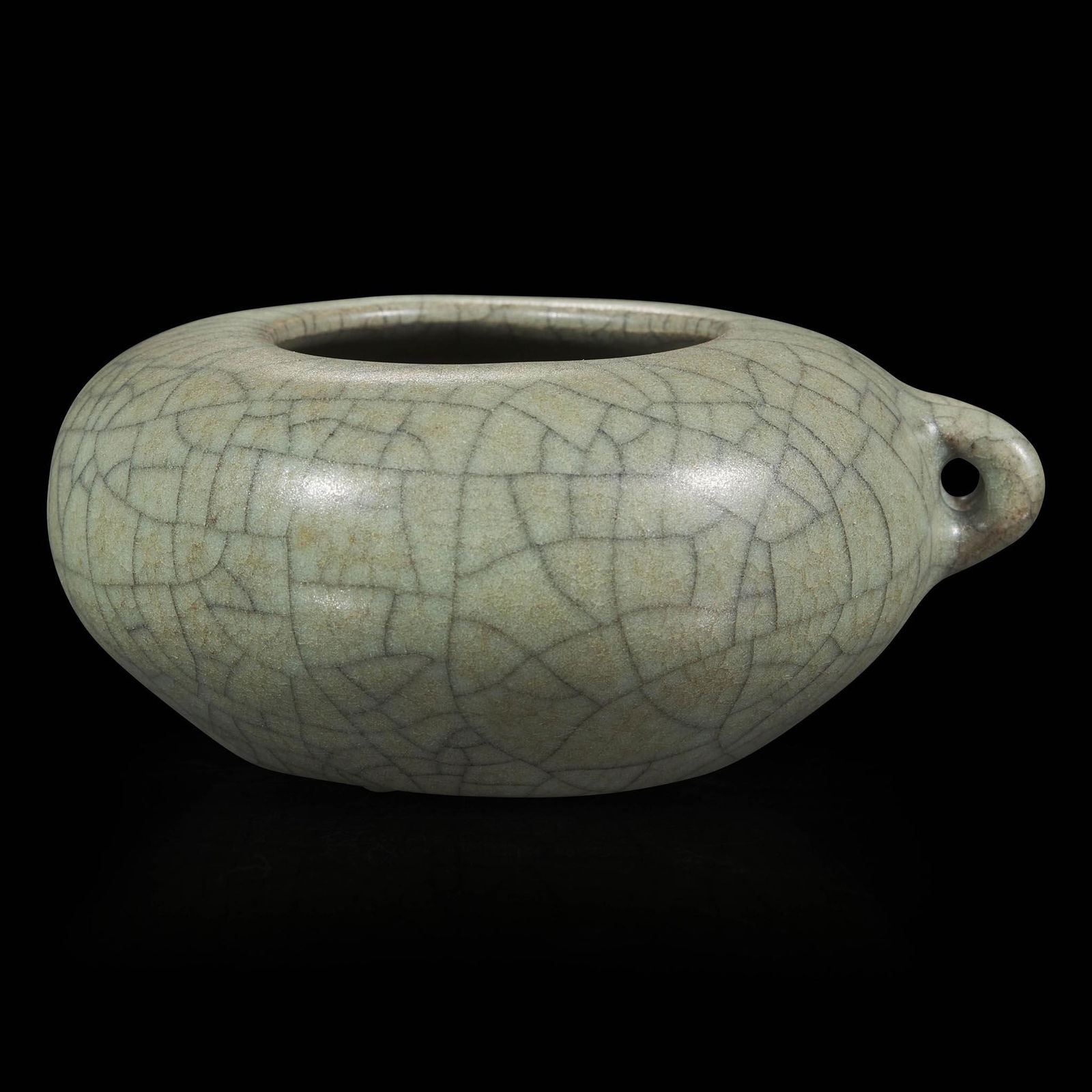 A small Chinese guan-yao style bird feeder 官窑风格鸟食罐 (1 of 3)