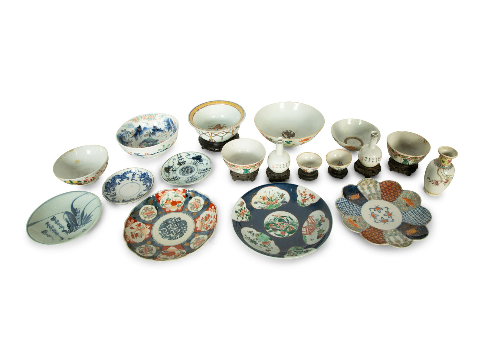 A Collection of Chinese Export Porcelain Articles Diameter of largest plate 8 1/2 inches. (1 of 4)