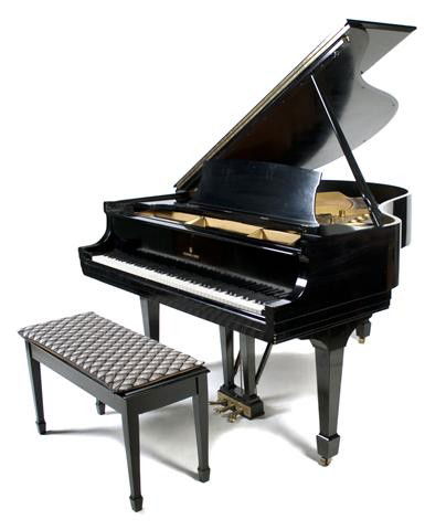 A Steinway and Sons Medium Grand Piano, Length 67: A Steinway and Sons Medium Grand Piano, 1934, having black lacquer case and bench with square tapering legs, serial number 285066. Length 67 inches.