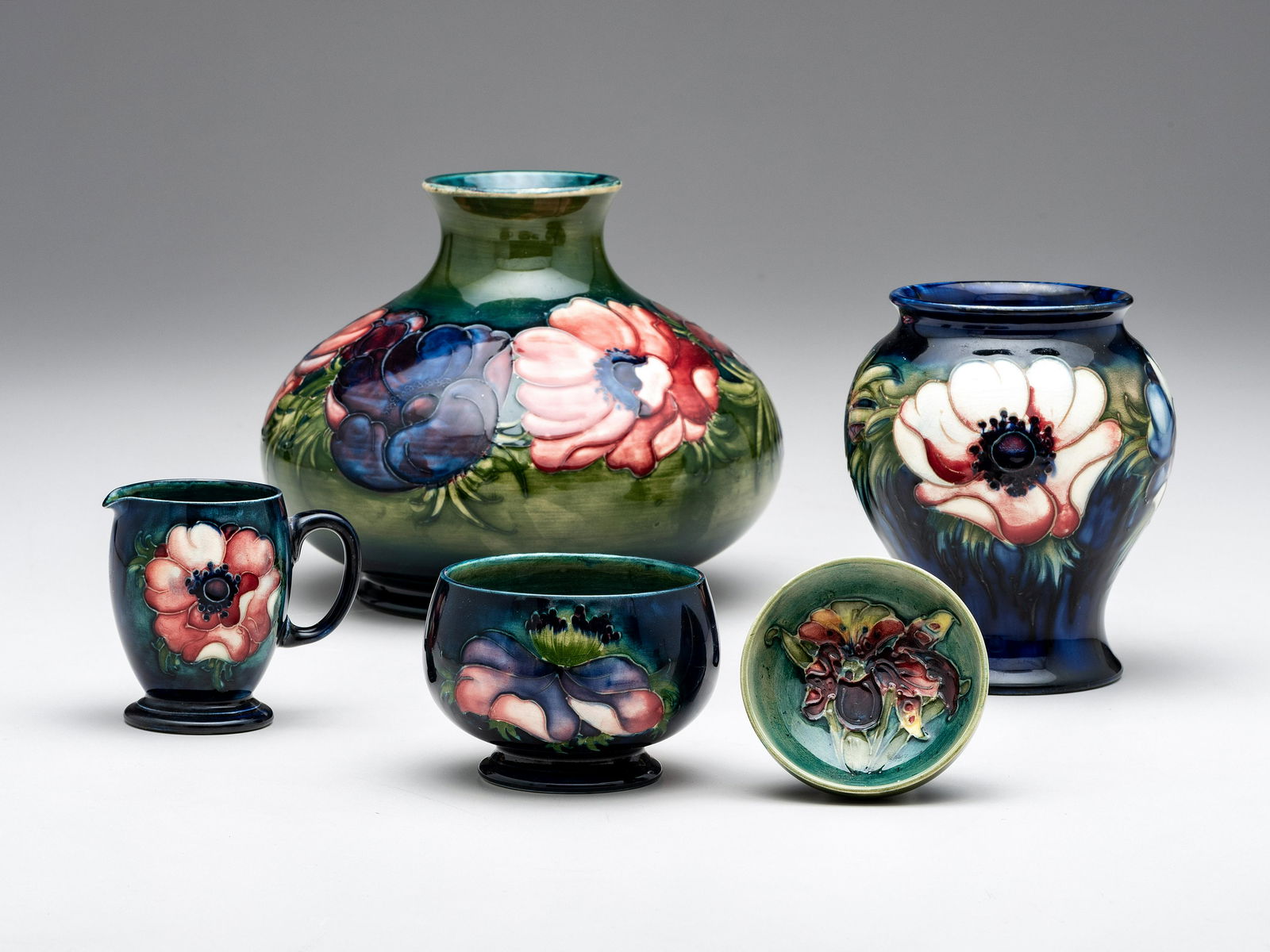 Moorcroft English, 20th Century Five Table Wares (1 of 5)