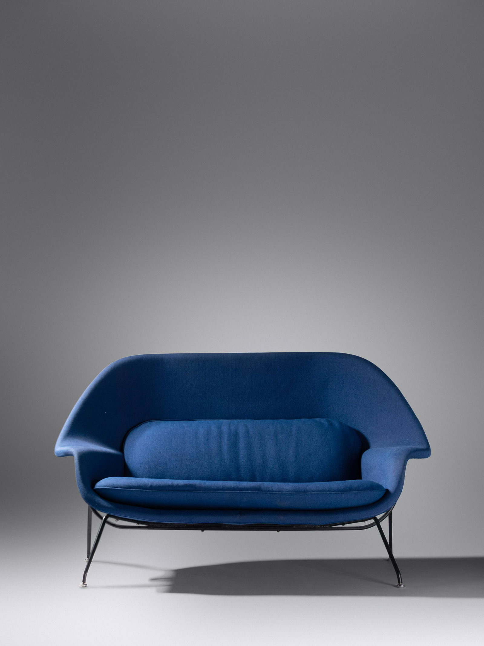 Eero Saarinen (1910-1961) 'Womb'Settee, c. 1950s Knoll Associates, USA (1 of 2)