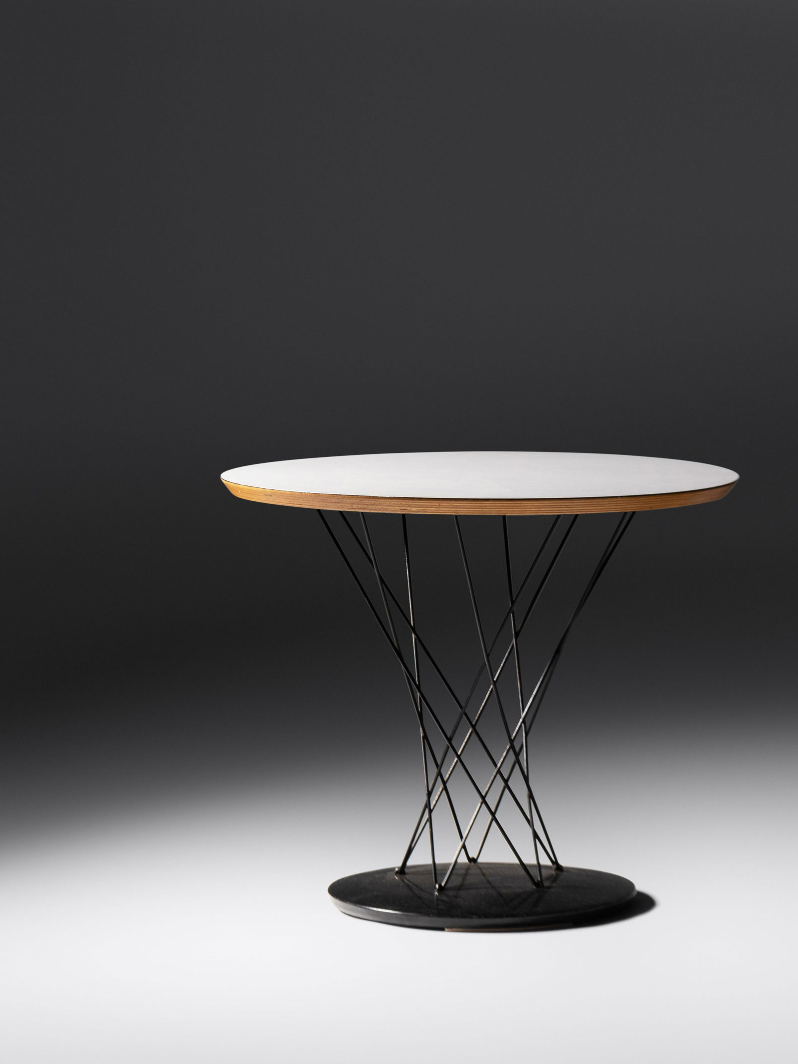 Isamu Noguchi (1904-1988) Occasional Table, model 87 Knoll, USA (1 of 2)