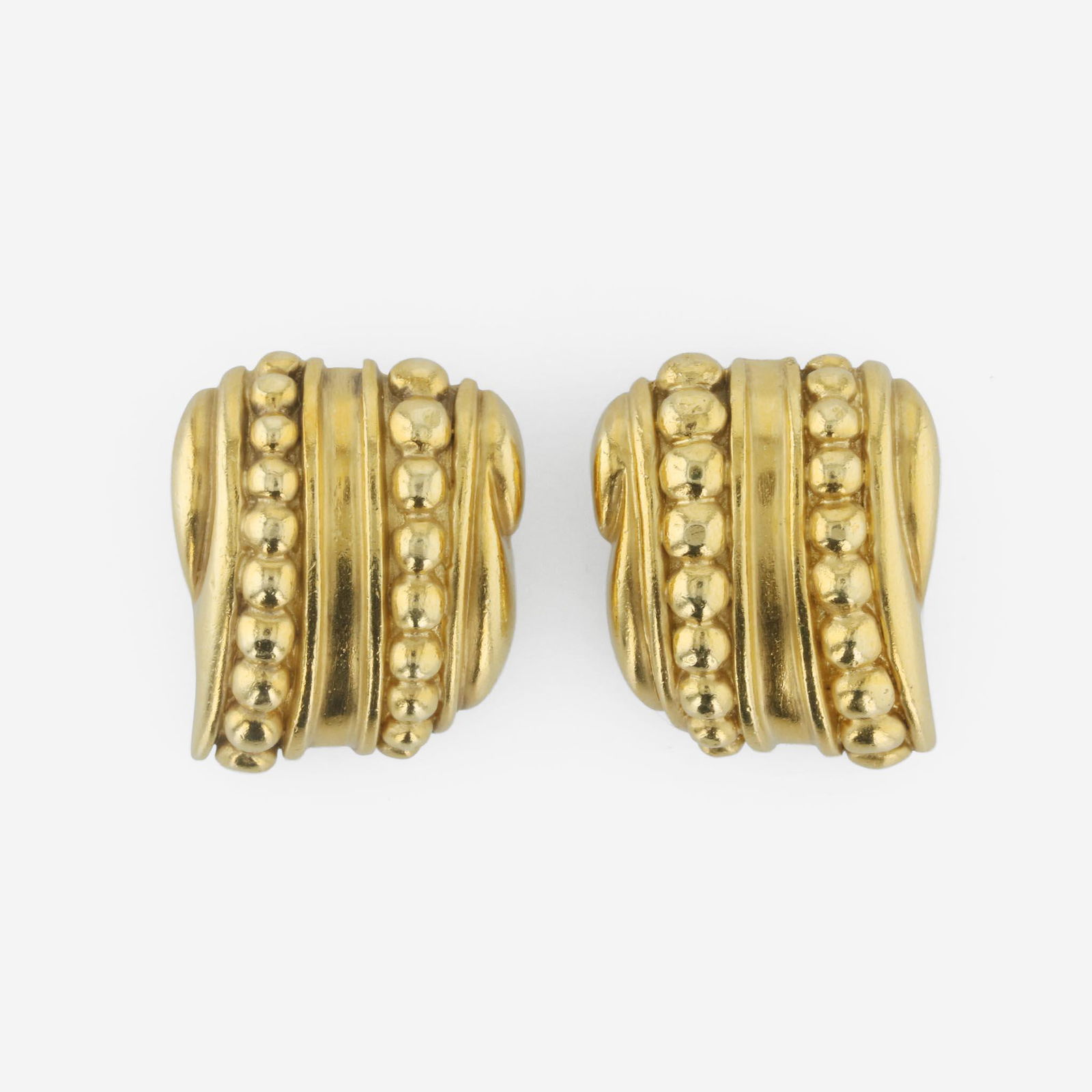 An 18K yellow gold pair of ear clips (1 of 2)