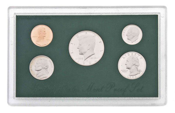 A Group of United States Proof and Uncirculated Se: A Group of United States Proof and Uncirculated Sets, proof sets comprising 1976 3-coin set, (3) 1987, 1994, 1997, (2) 2000, 1992 American Silver Eagle and (2) 1986 2-coin Liberty commemorative set (o