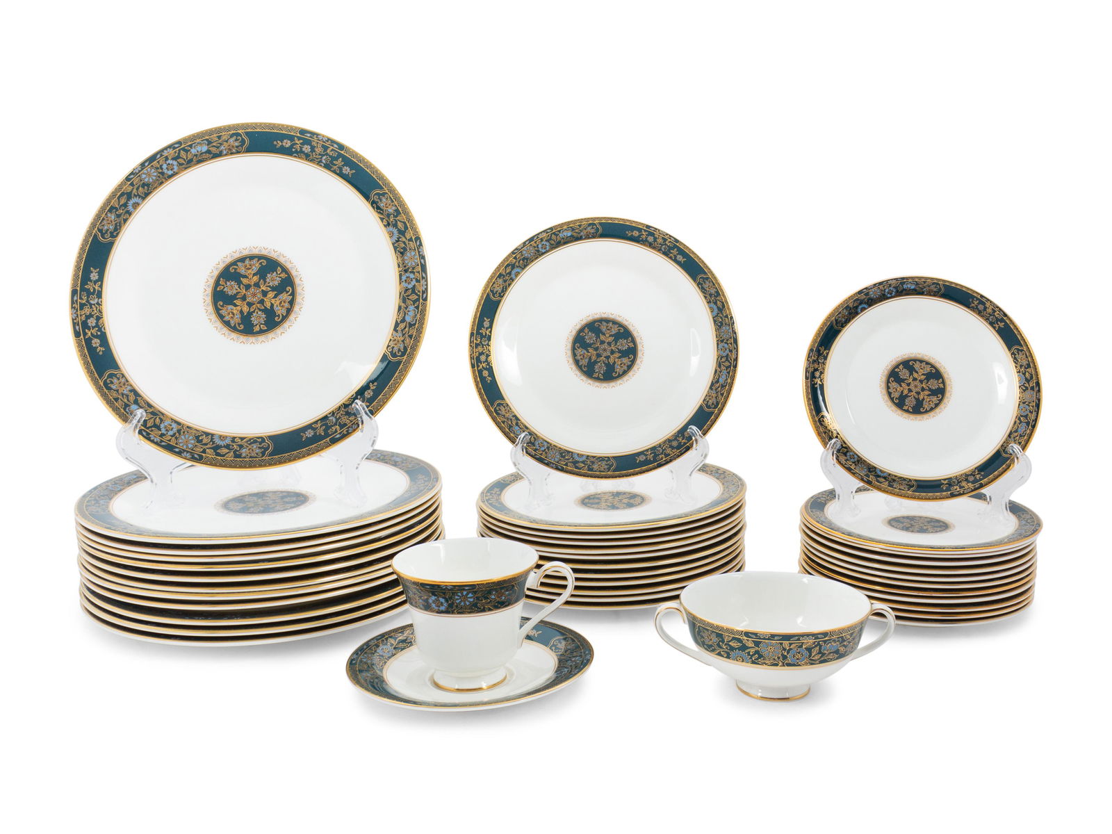 A Royal Doulton Carlyle Dinner Service (1 of 3)