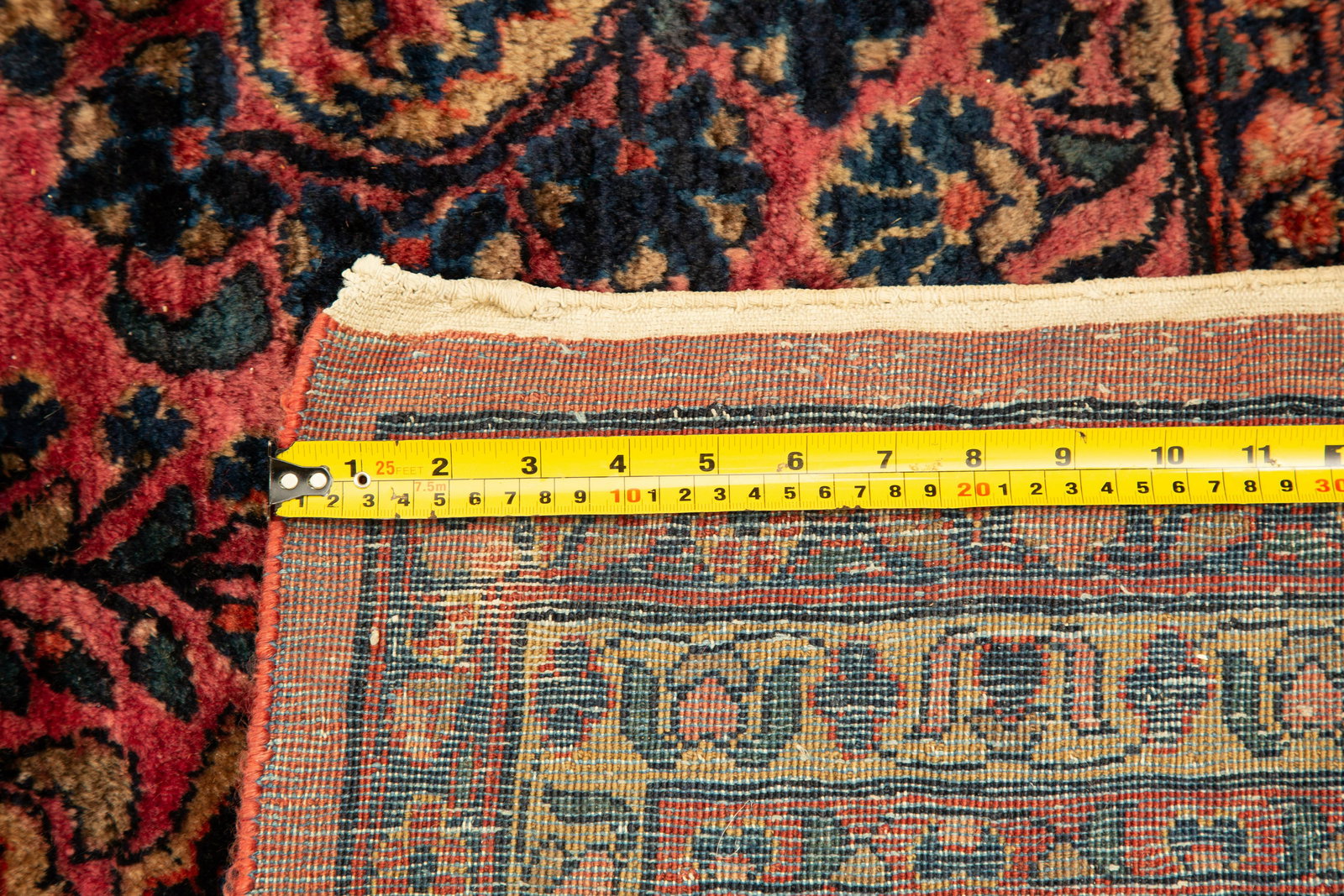 A Sarouk Wool Rug  (1 of 4)