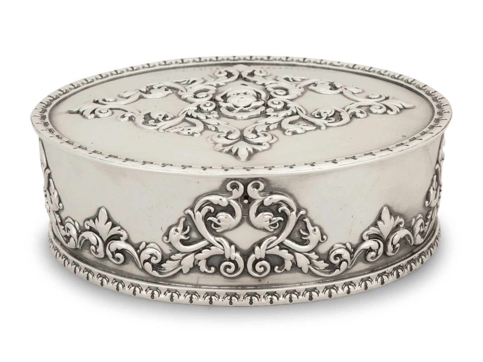 An American Silver Hinged Covered Box  (1 of 4)