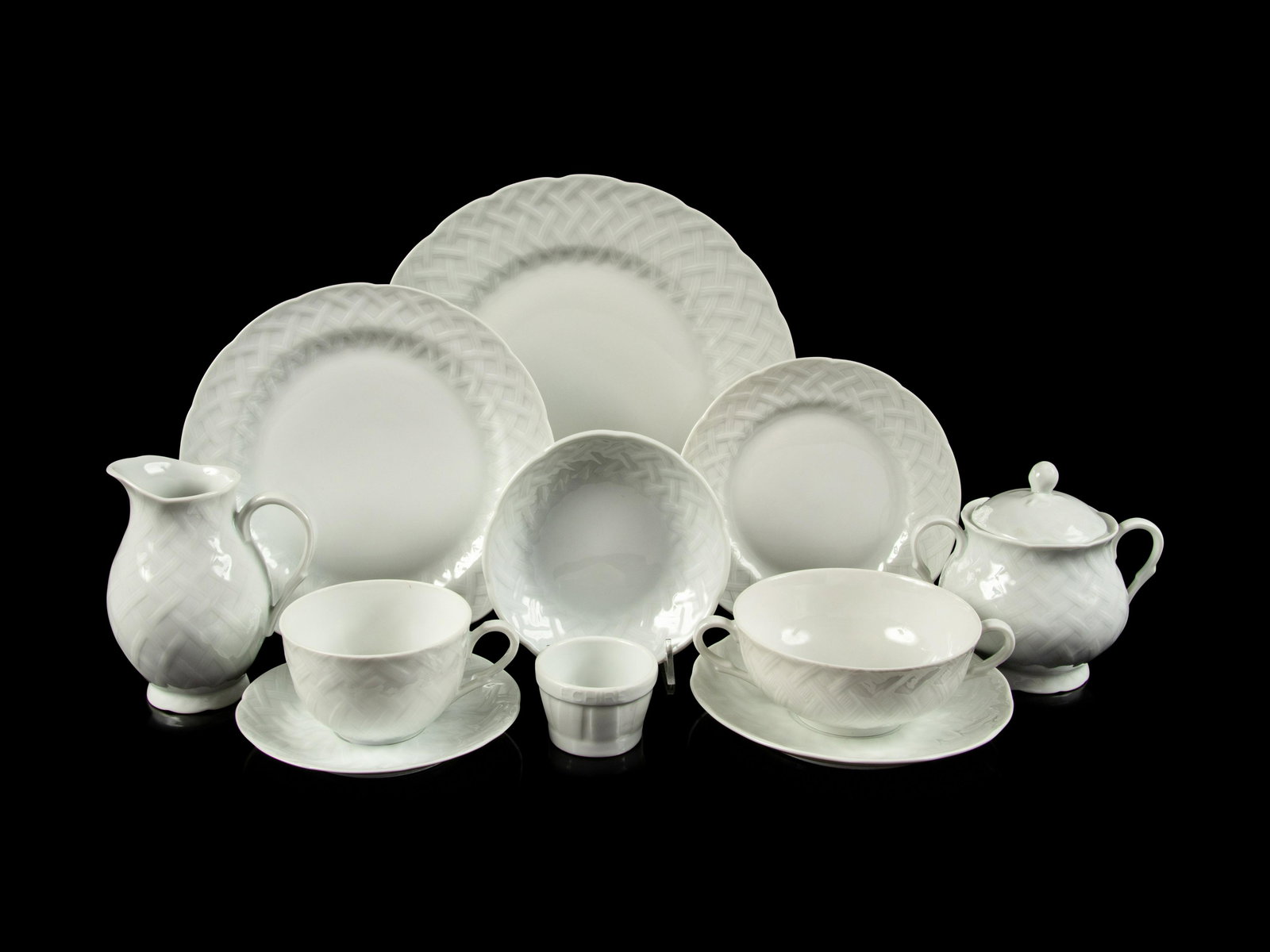 A Bernardaud Limoges Vannerie Porcelain Dinner Service : A Bernardaud Limoges Vannerie Porcelain Dinner Service comprising: 15 dinner plates 16 salad plates 21 bread plates (4 in similar Osier pattern) 12 teacups with saucers 12 flat cream soup bowl