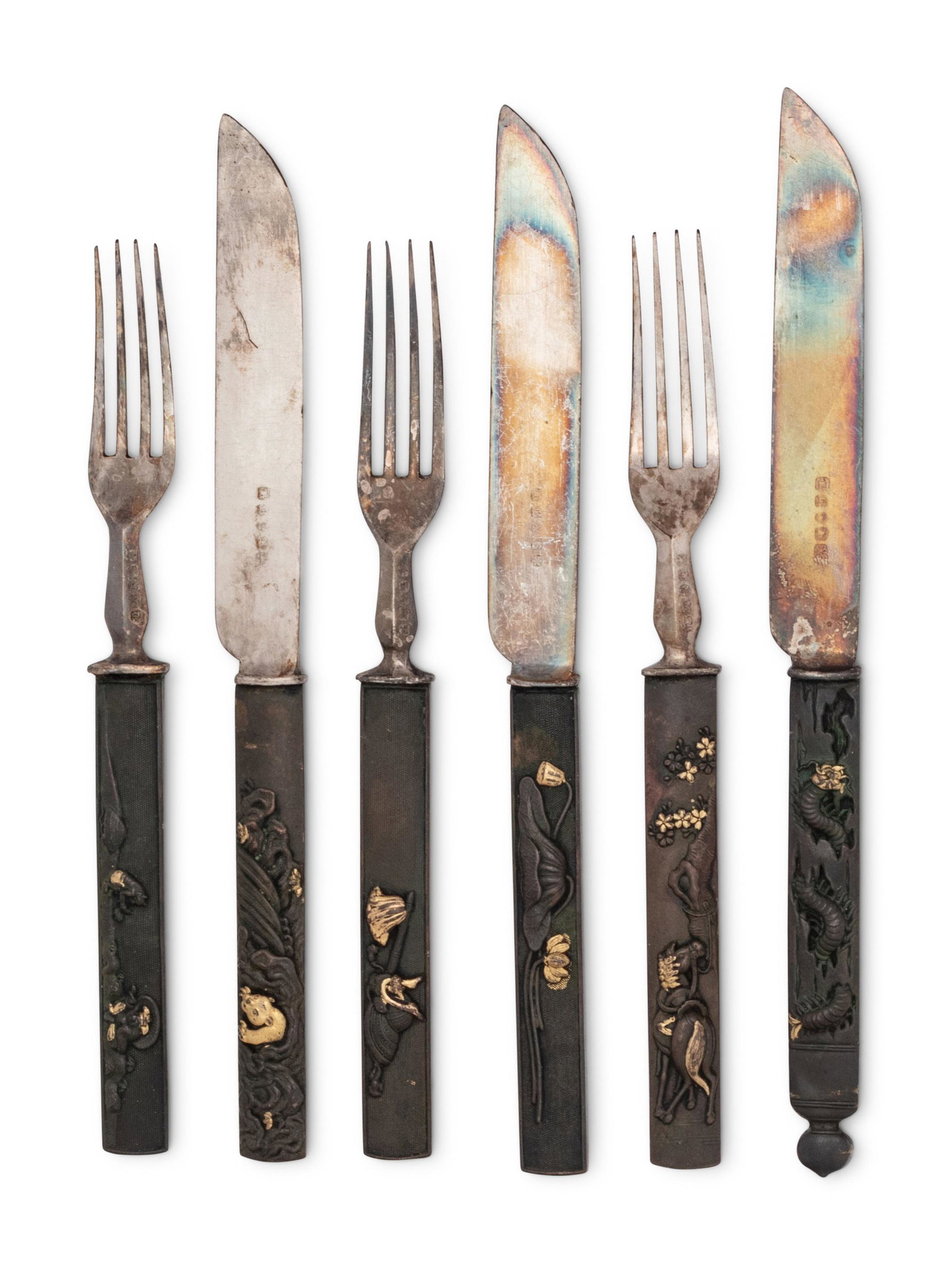 A Cased Japanese Silver Kozuka Fish Service   (1 of 4)