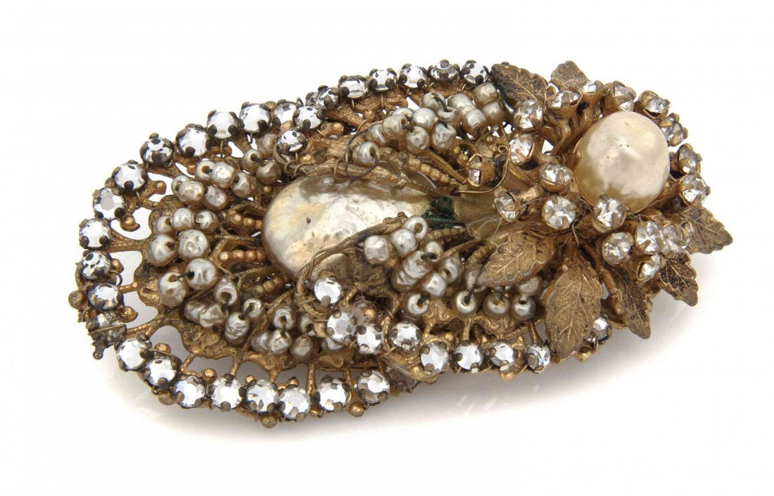 A Miriam Haskell Faux Pearl Brooch.: A Miriam Haskell Faux Pearl Brooch. Stamped: Miriam Haskell.