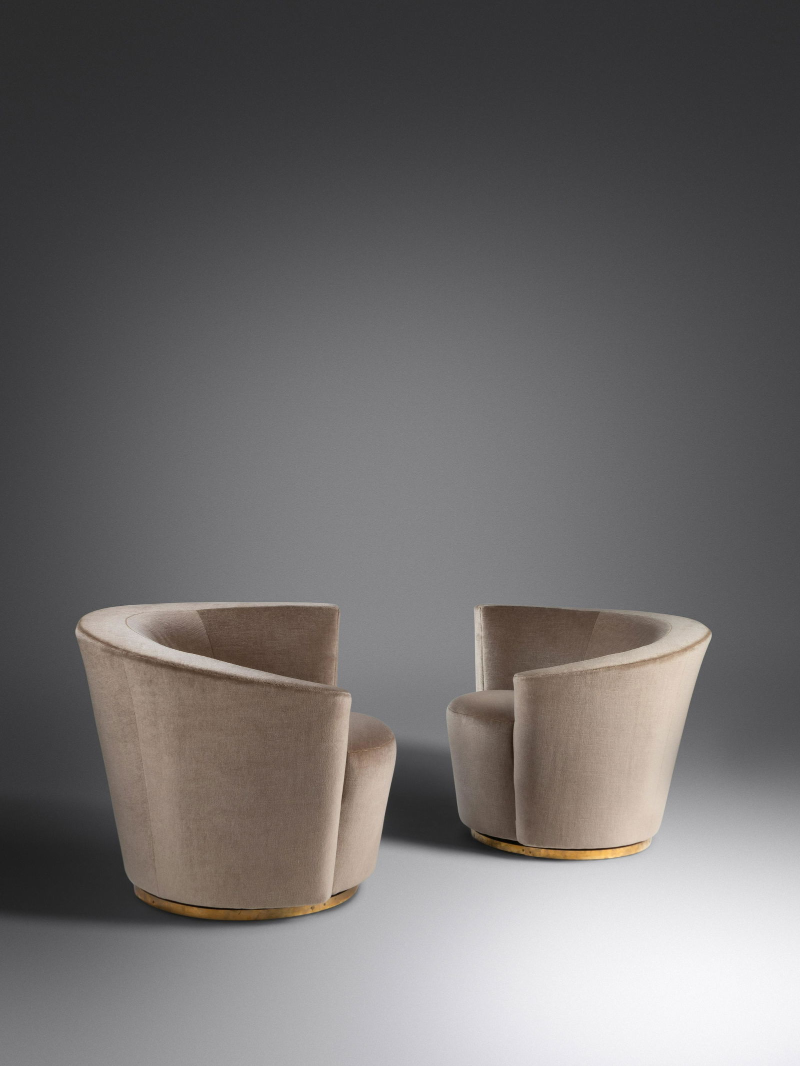 Vladimir Kagan  Late 20th Century Pair of Nautilus Swivel Chairs Directional, USA (1 of 2)