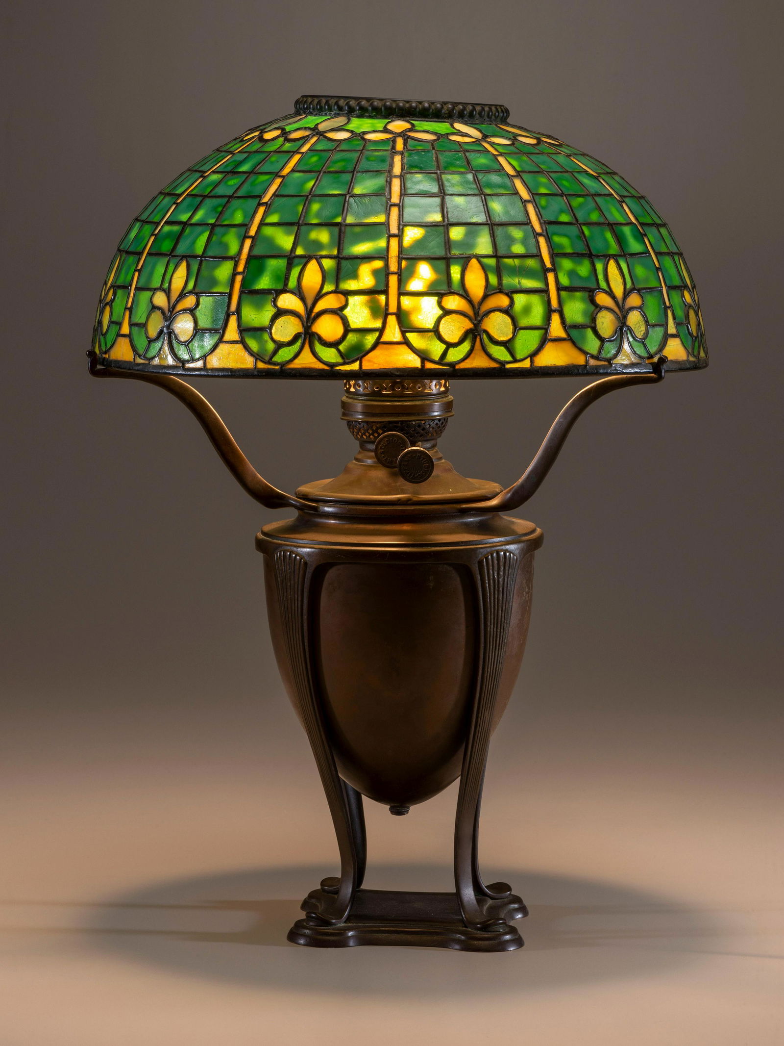 Tiffany Studios American, Early 20th Century Fleur-de-Lis Table Lamp (1 of 8)