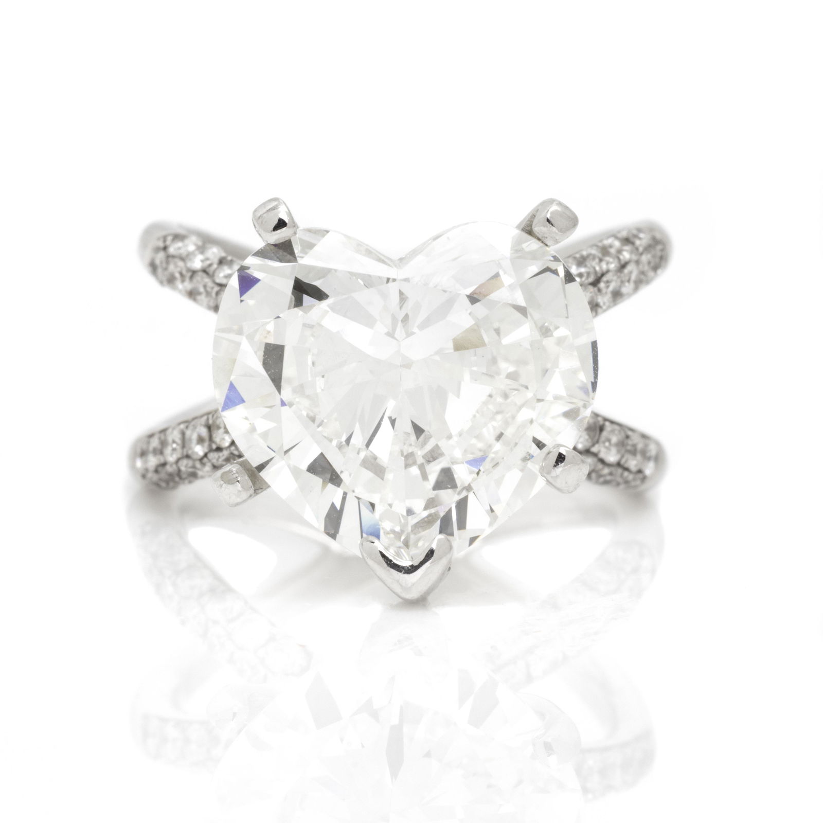 A LOVELY DIAMOND RING (1 of 5)