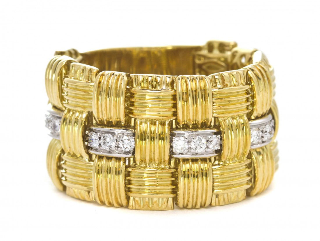 An 18 Karat Yellow Gold and Diamond Appasionata Ri: An 18 Karat Yellow Gold and Diamond Appasionata Ring, Roberto Coin, containing 15 round brilliant cut diamonds weighing approximately 0.23 carat total within a flexible link design with opposed fluted
