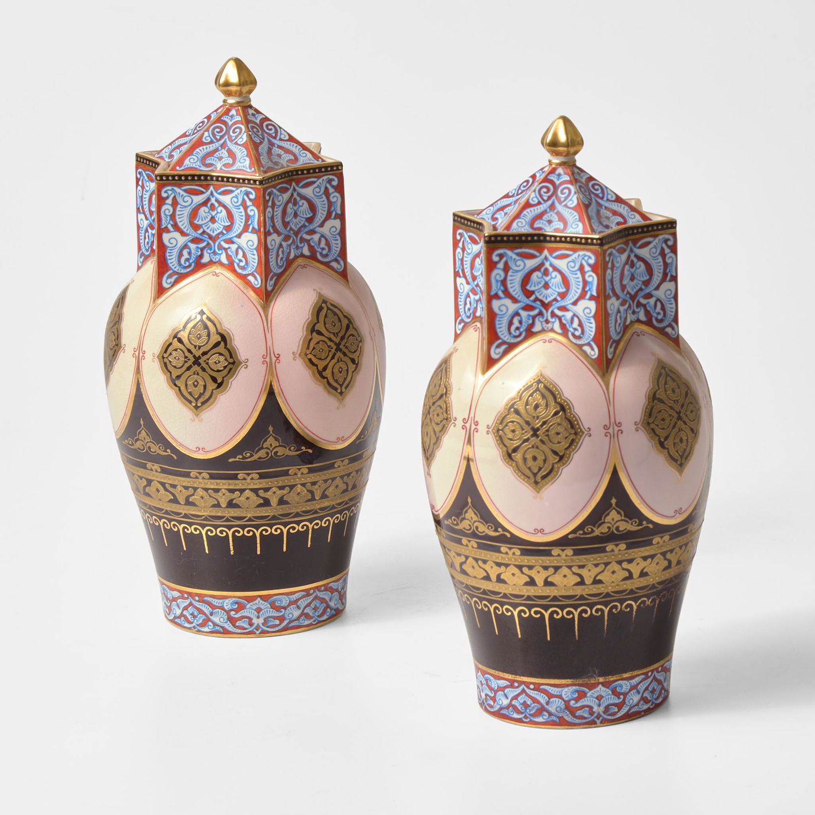 A Pair of Wedgwood Aesthetic Period Queensware Covered Vases UK, 1870s (1 of 3)