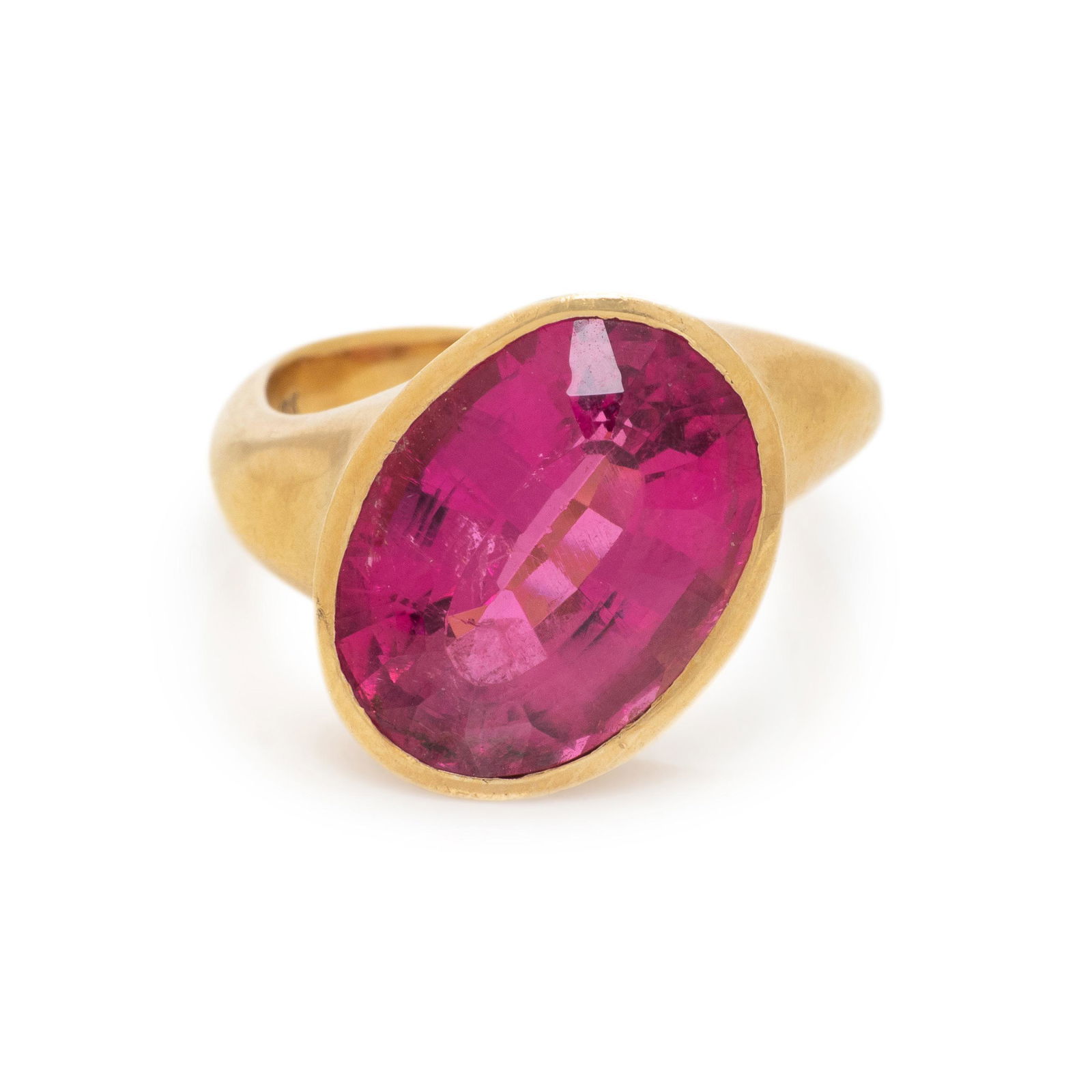 ANGELA CUMMINGS, YELLOW GOLD AND RUBELLITE TOURMALINE RING (1 of 4)