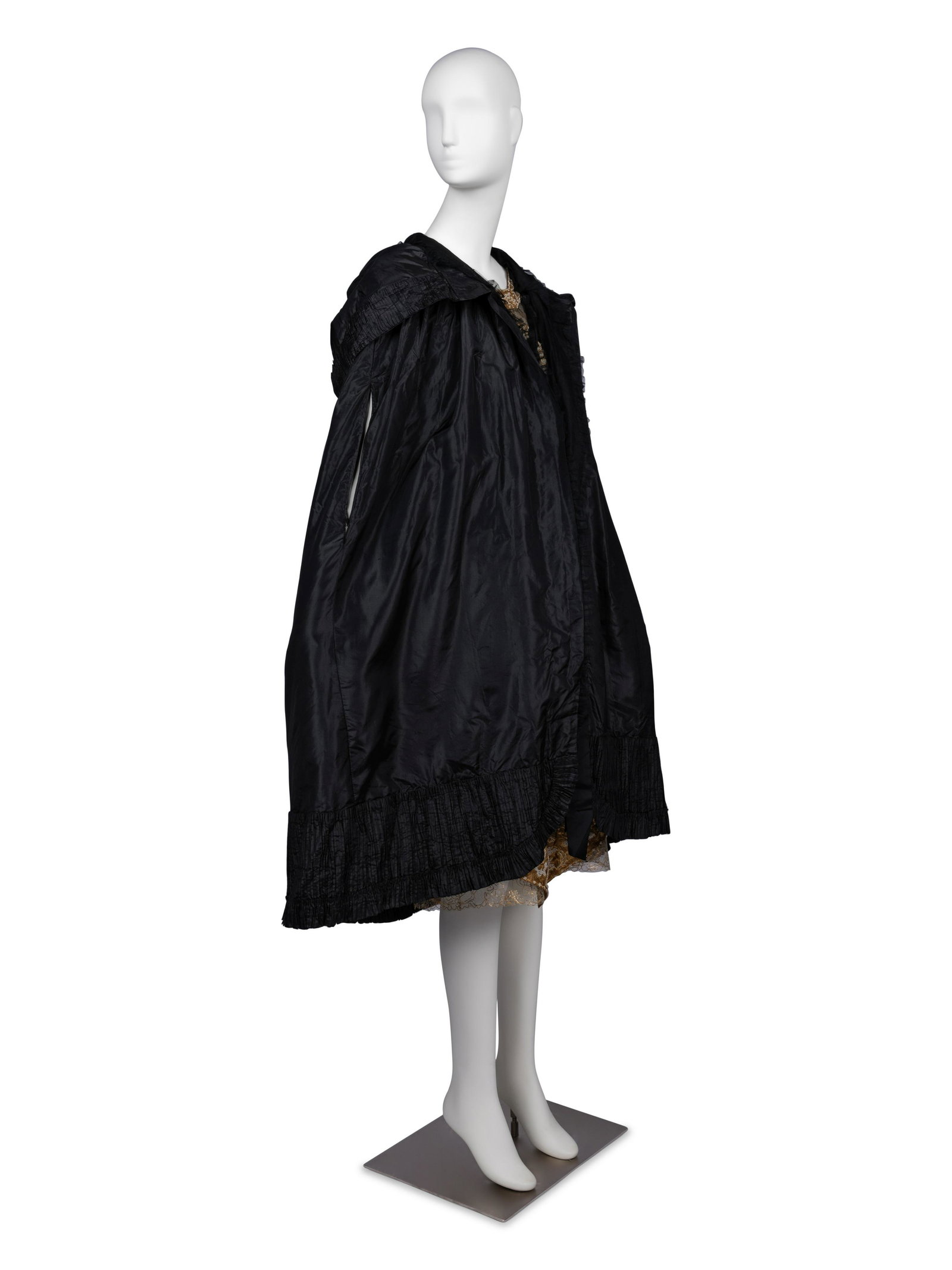 Callot Soeurs Black Silk Taffeta Cape, 1910-20s: Callot Soeurs Black Silk Taffeta Cape, 1910-20s This Callot Soeurs design is one of six in this sale that is from the Palmer family. Five of the Callot Soeurs in this sale were worn by Pauline Kohlsaa