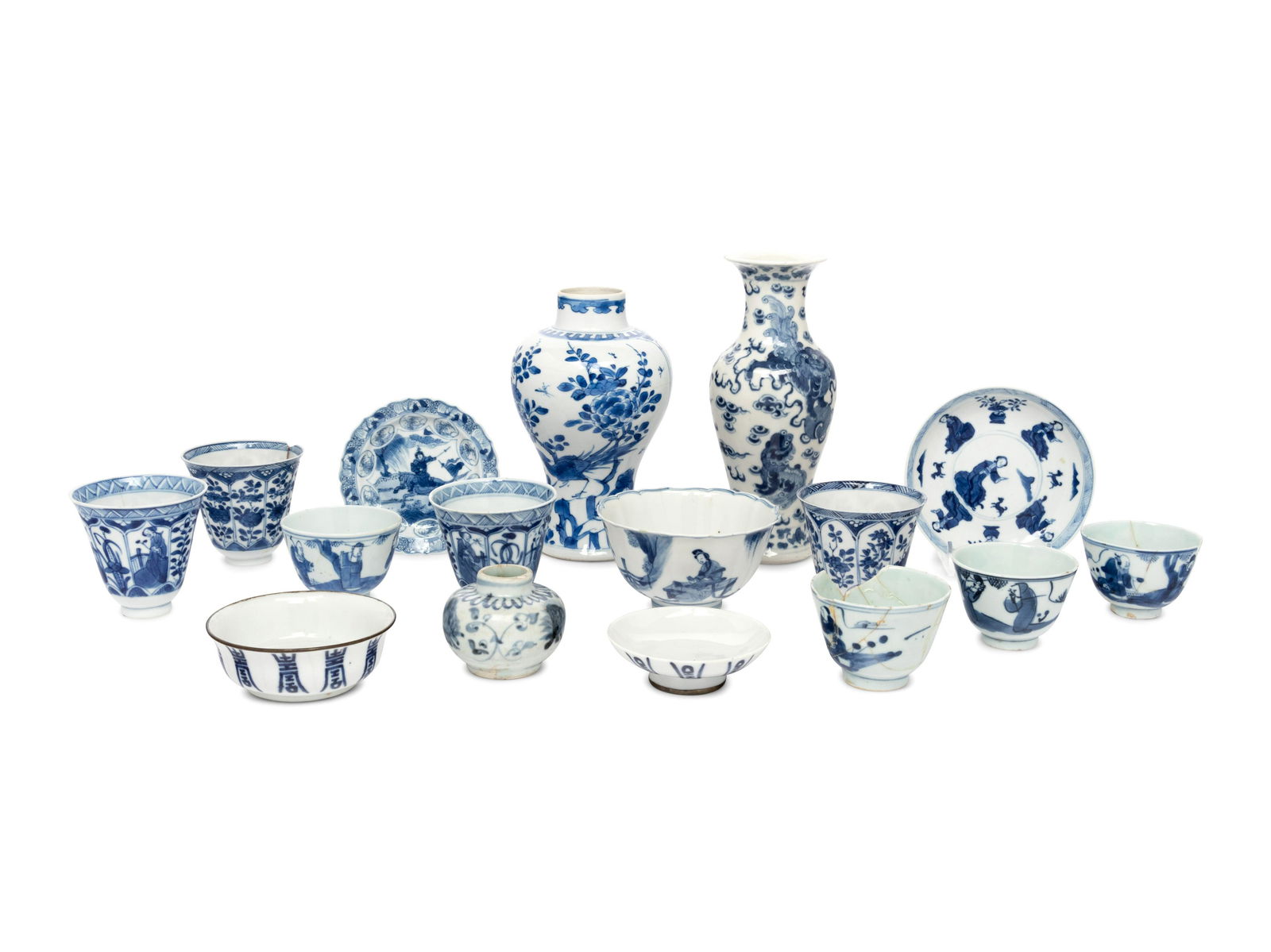 Sixteen Chinese Blue and White Porcelain Articles (1 of 5)