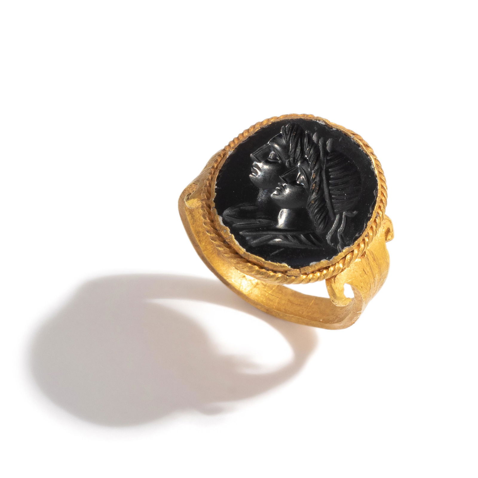 A Neoclassical Gold and Black Onyx Finger Ring with a Double Portrait (1 of 3)