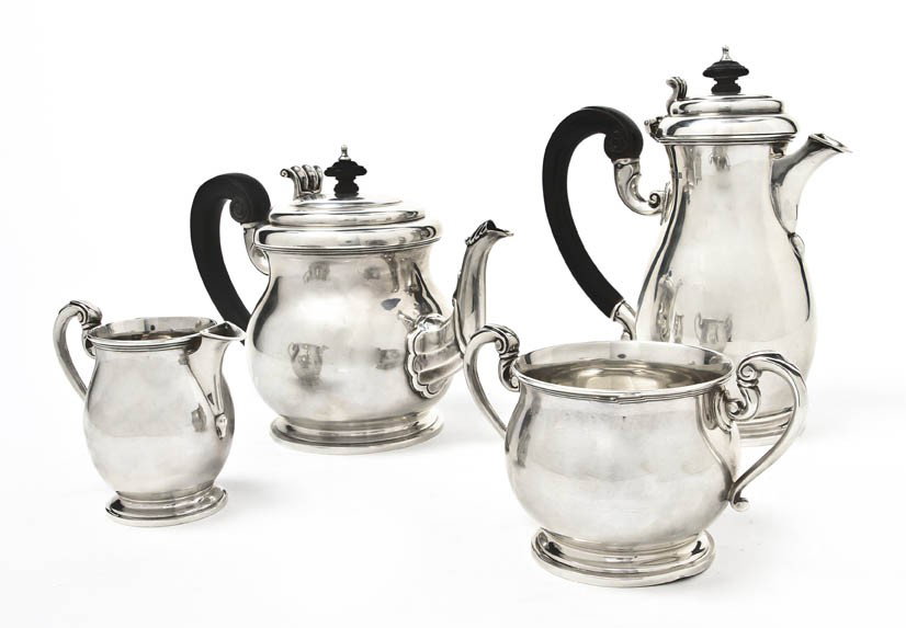 An English Silver Coffee and Tea Service, Wakely a: An English Silver Coffee and Tea Service, Wakely and Wheeler, London, 1921-1922, comprising a teapot, a coffee pot and an open sugar and creamer, the coffee and teapots with wood finials and handles; 