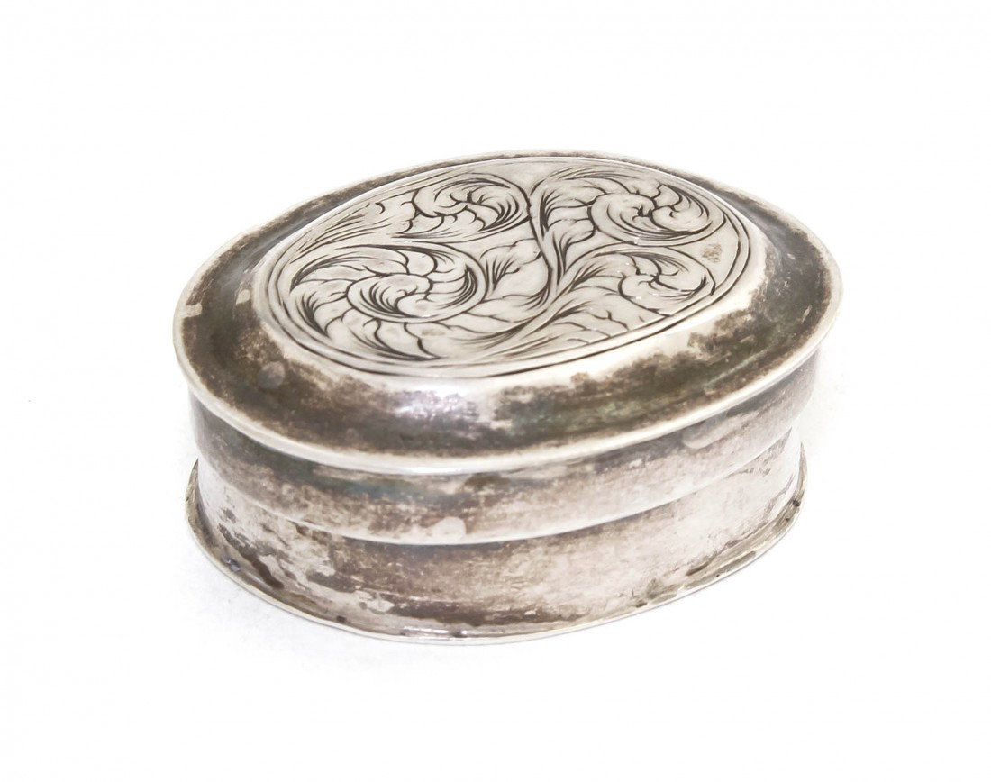 A German Silver Snuff Box, Width 1 1/2 inches.: A German Silver Snuff Box, Augsburg, of oval form having incised foliate decoration to the lid, marked AE and with city mark; approximate total weight 0.52 ozt. Width 1 1/2 inches.
