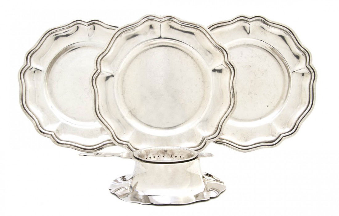 A Set of Twelve Peruvian Silver Butter Plates, Di: A Set of Twelve Peruvian Silver Butter Plates, each of circular form with lobed edge, together with a Welsh tea strainer and stand, each piece stamped 900; approximate total weight overall 80.31 ozt.