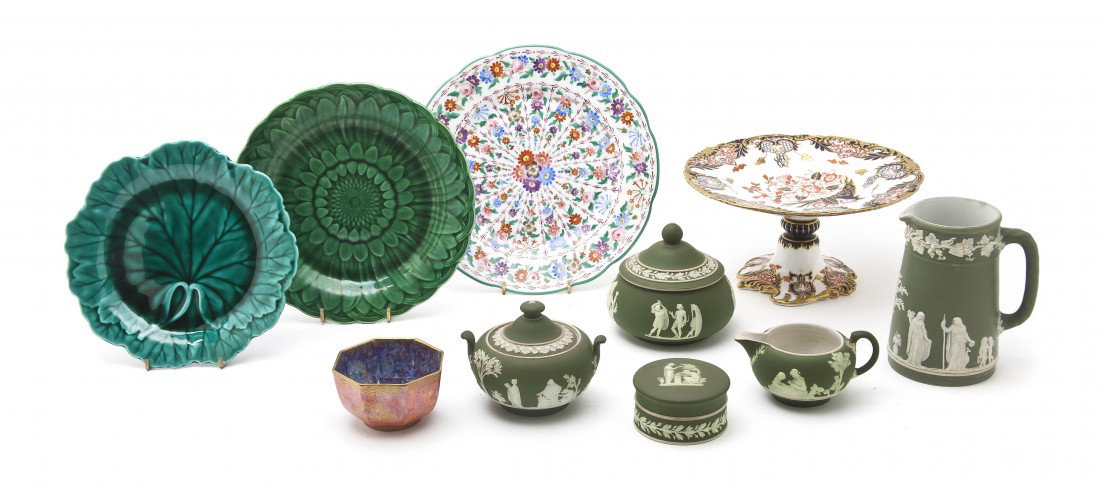 A Collection of Wedgwood Table Articles, Diameter: A Collection of Wedgwood Table Articles, comprising 14 Etruria luncheon plates, an associated luncheon plate, 7 Jasperware articles with white on green decoration and a lusterware octagonal footed bow