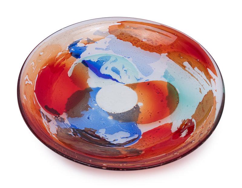 A Giuliano Tosi Murano Glass Charger: A Giuliano Tosi Murano Glass Charger signed to the underside. Diameter 20 1/2 inches. This lot is located in Chicago. Property from Linden House, Indianapolis, Indiana