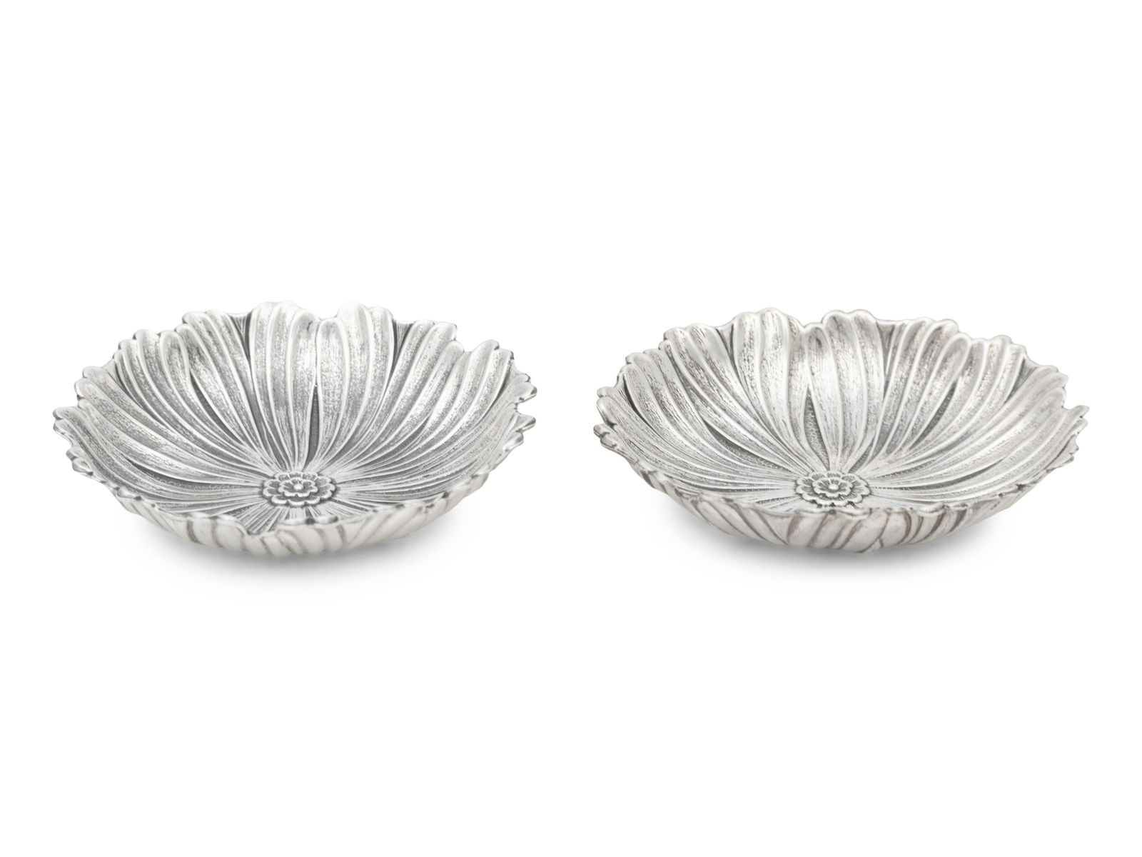 A Pair of Buccellati Silver Lotus Flower Dishes: A Pair of Buccellati Silver Lotus Flower Dishes marked to underside 2 ozt 9 dwt Diameter 3 inches. This lot is located in Denver.